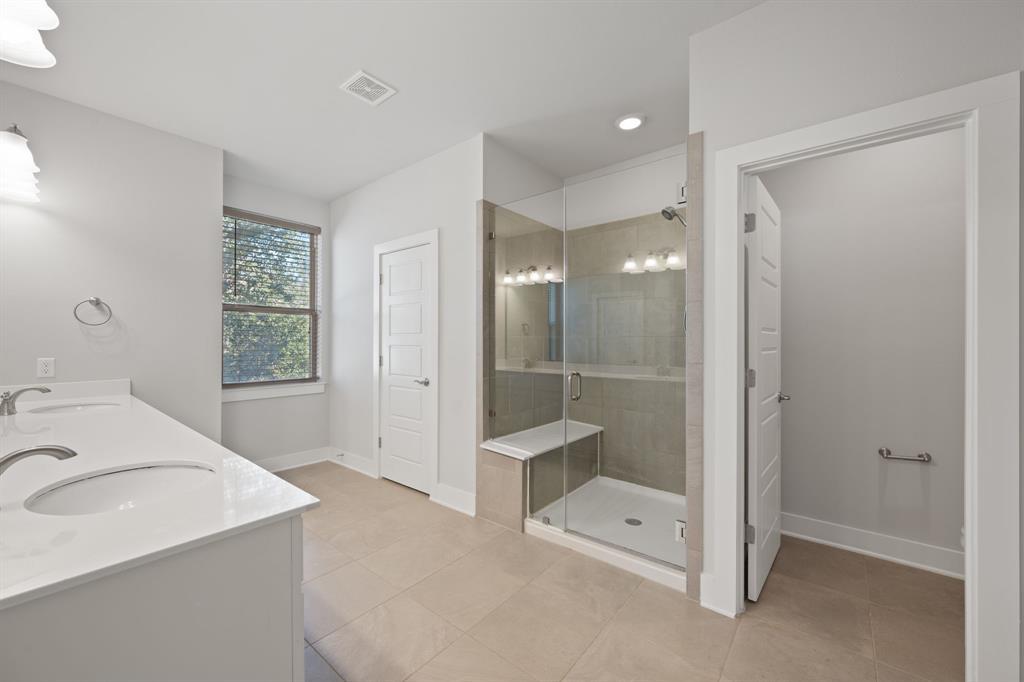 13800 Lyndhurst St #326 Property Photo 19