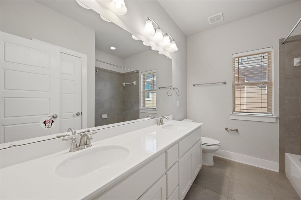 13800 Lyndhurst St #326 Property Photo 24