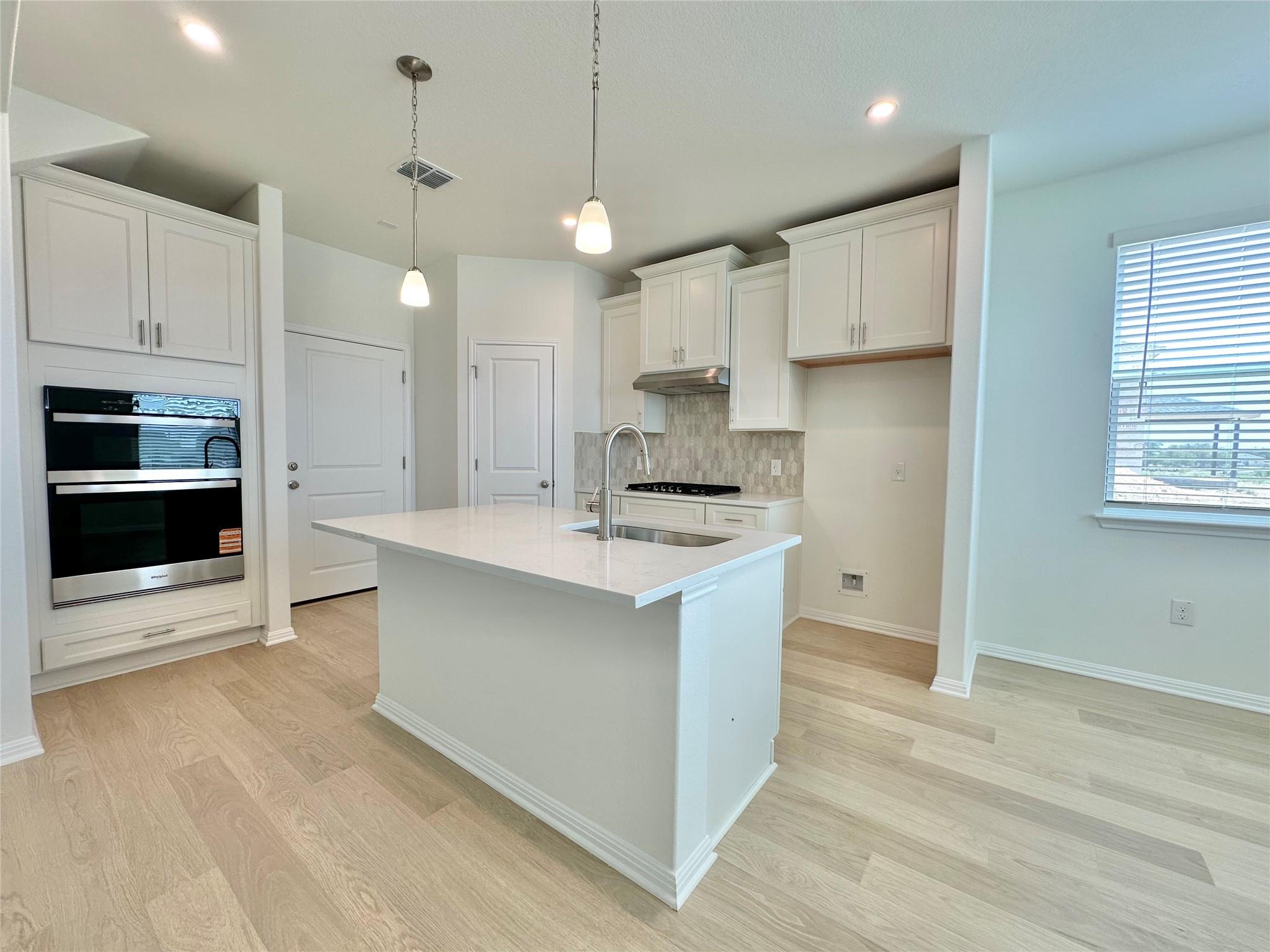 185 Young St Property Photo 3