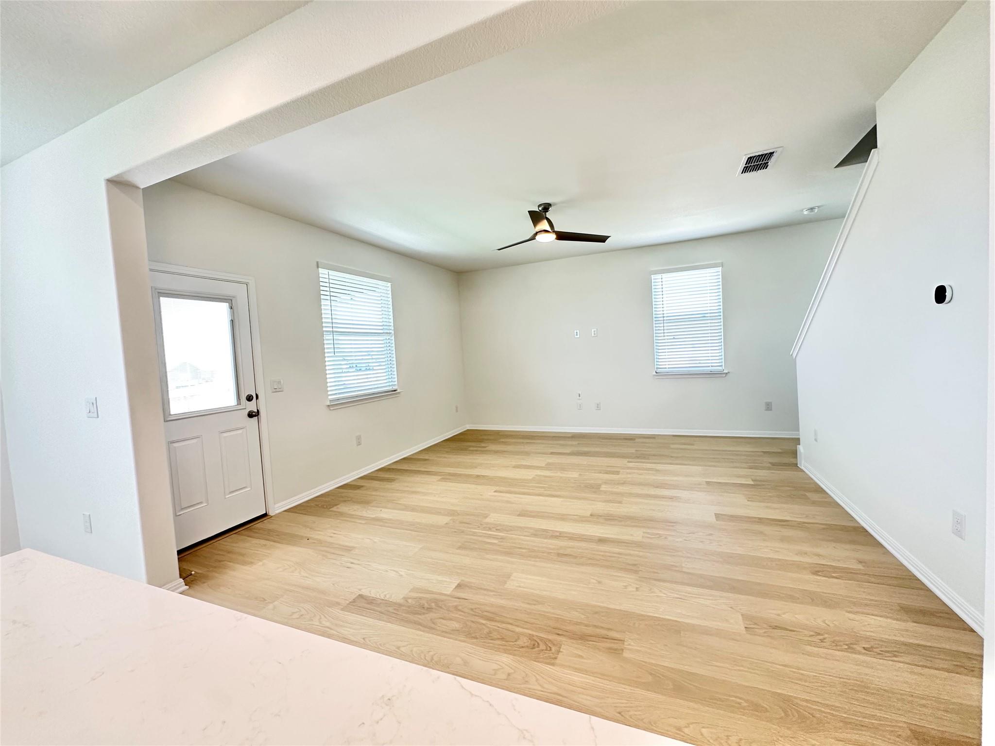 185 Young St Property Photo 4