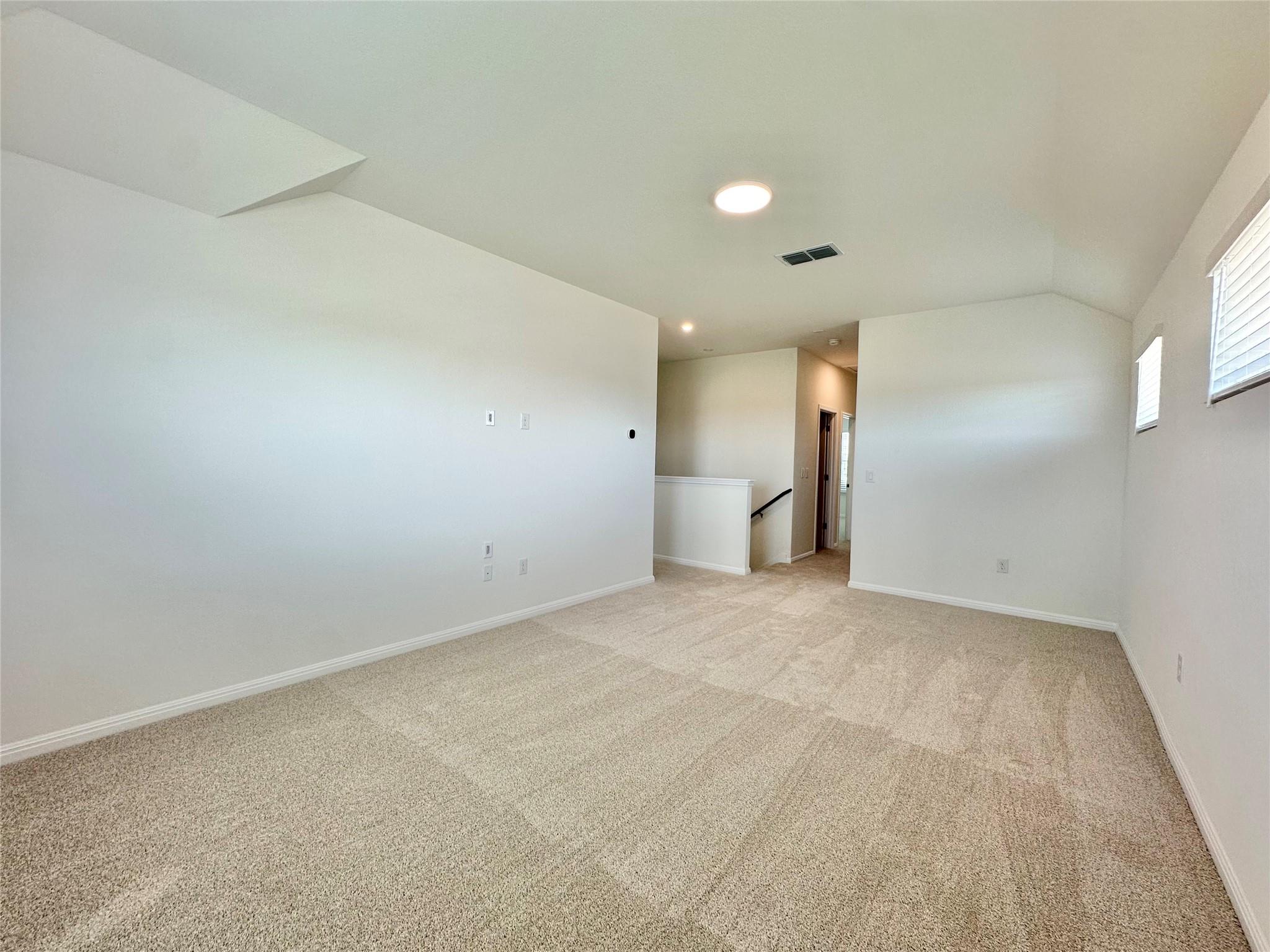 185 Young St Property Photo 6
