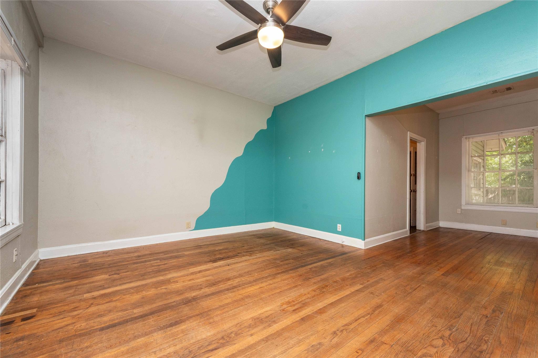 218 W 51st Street St Property Photo 3