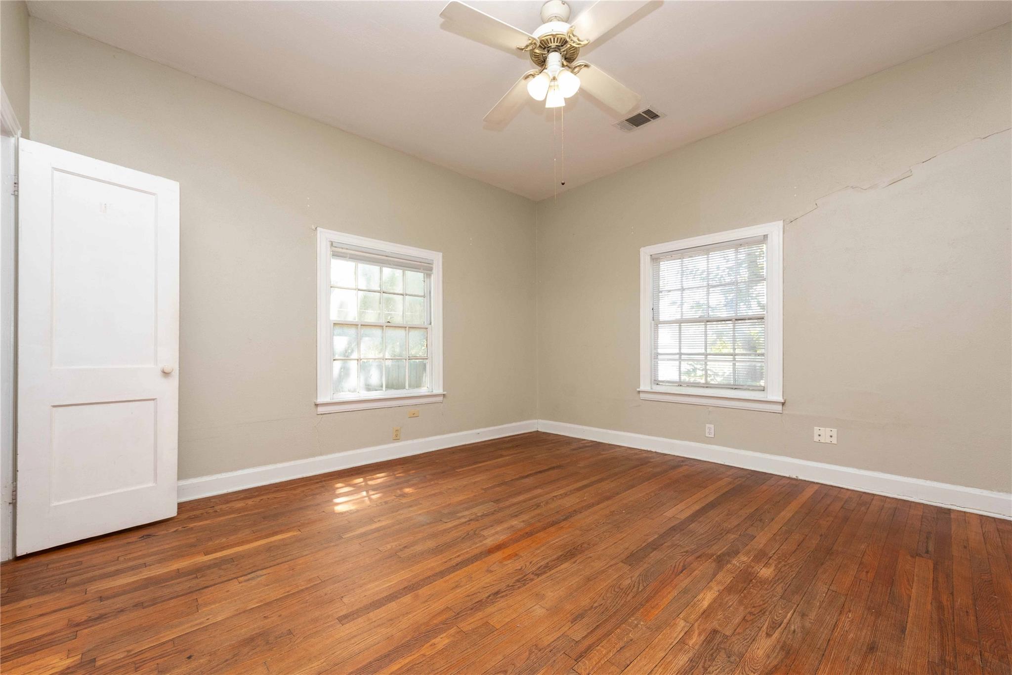 218 W 51st Street St Property Photo 10
