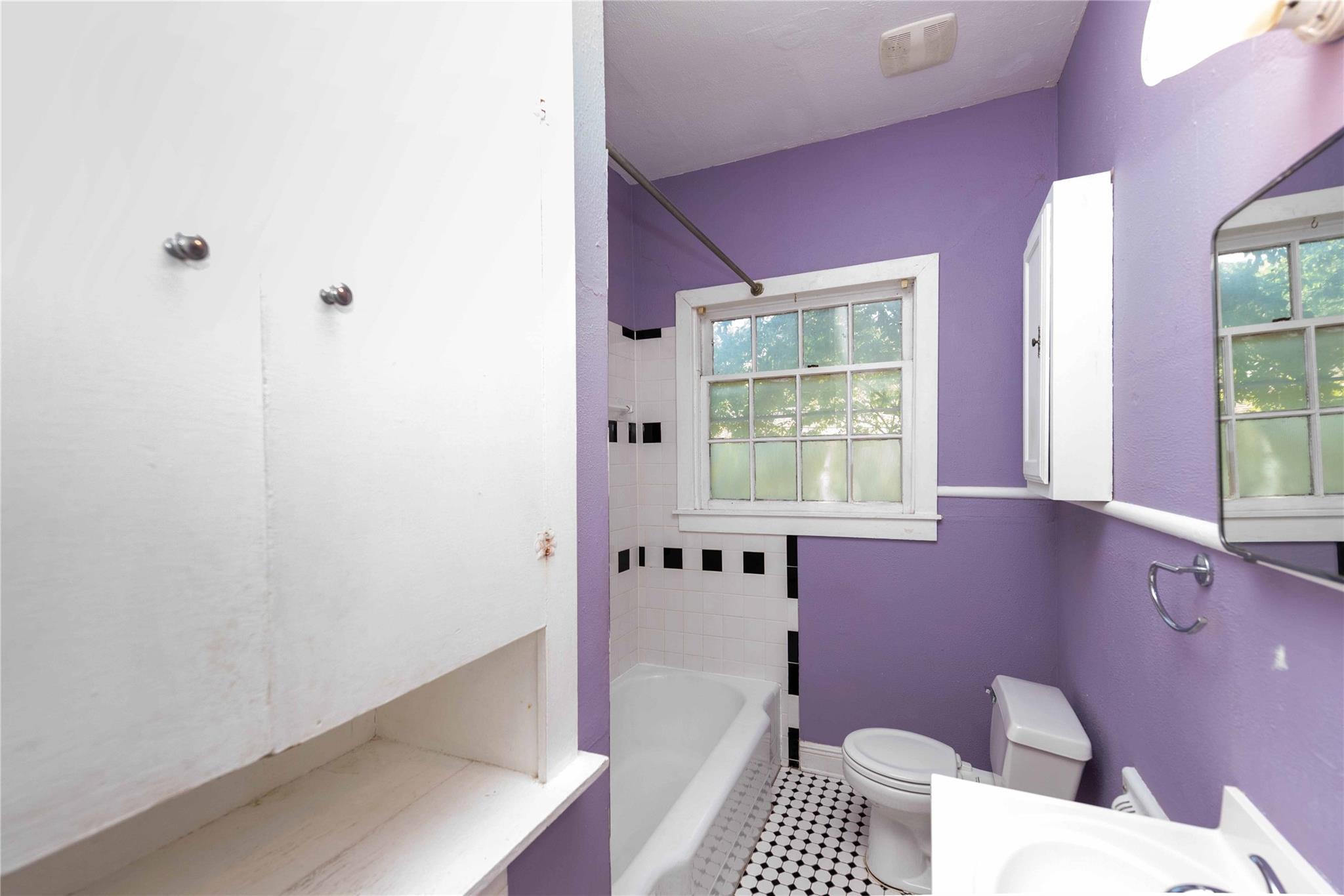 218 W 51st Street St Property Photo 11