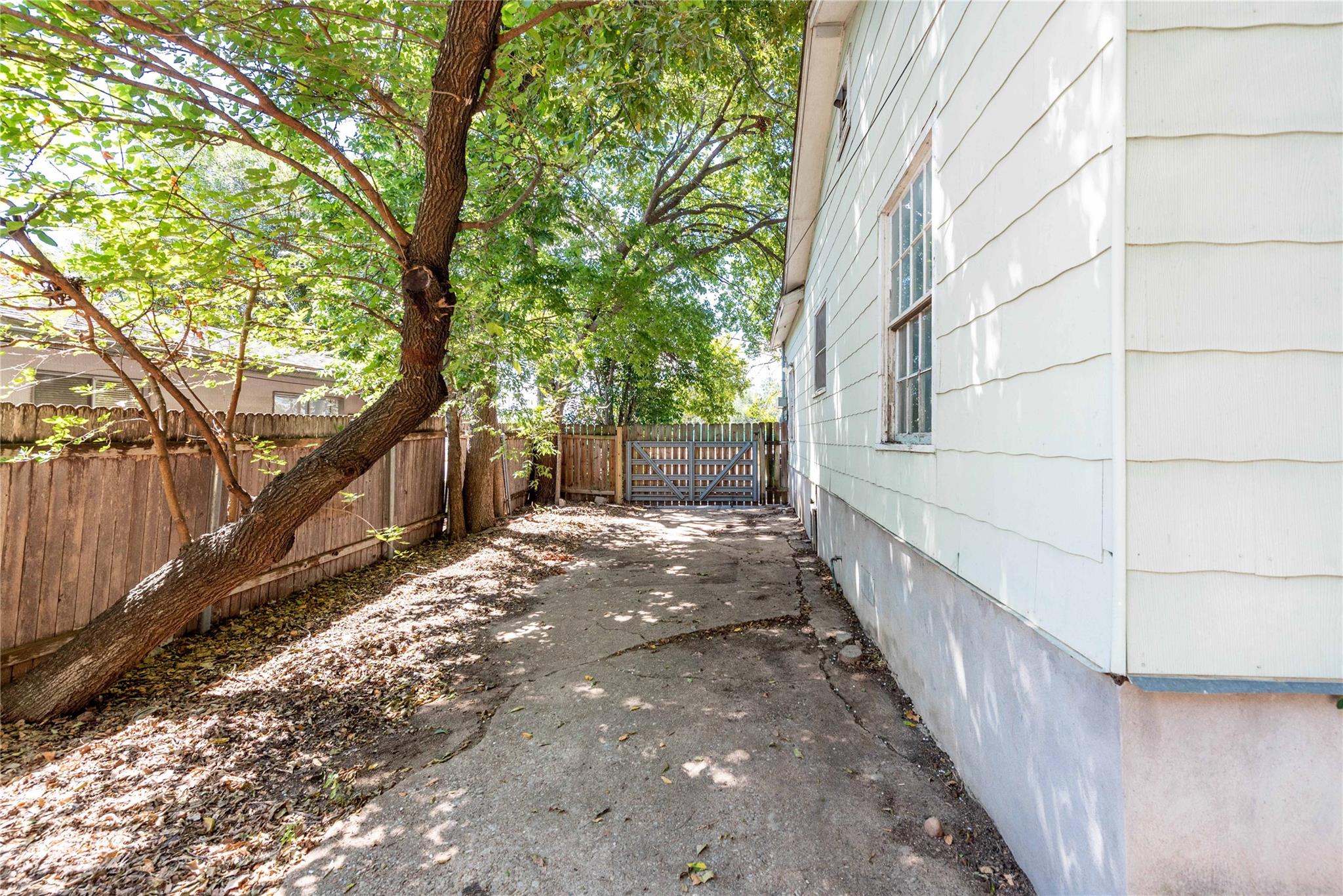 218 W 51st Street St Property Photo 12