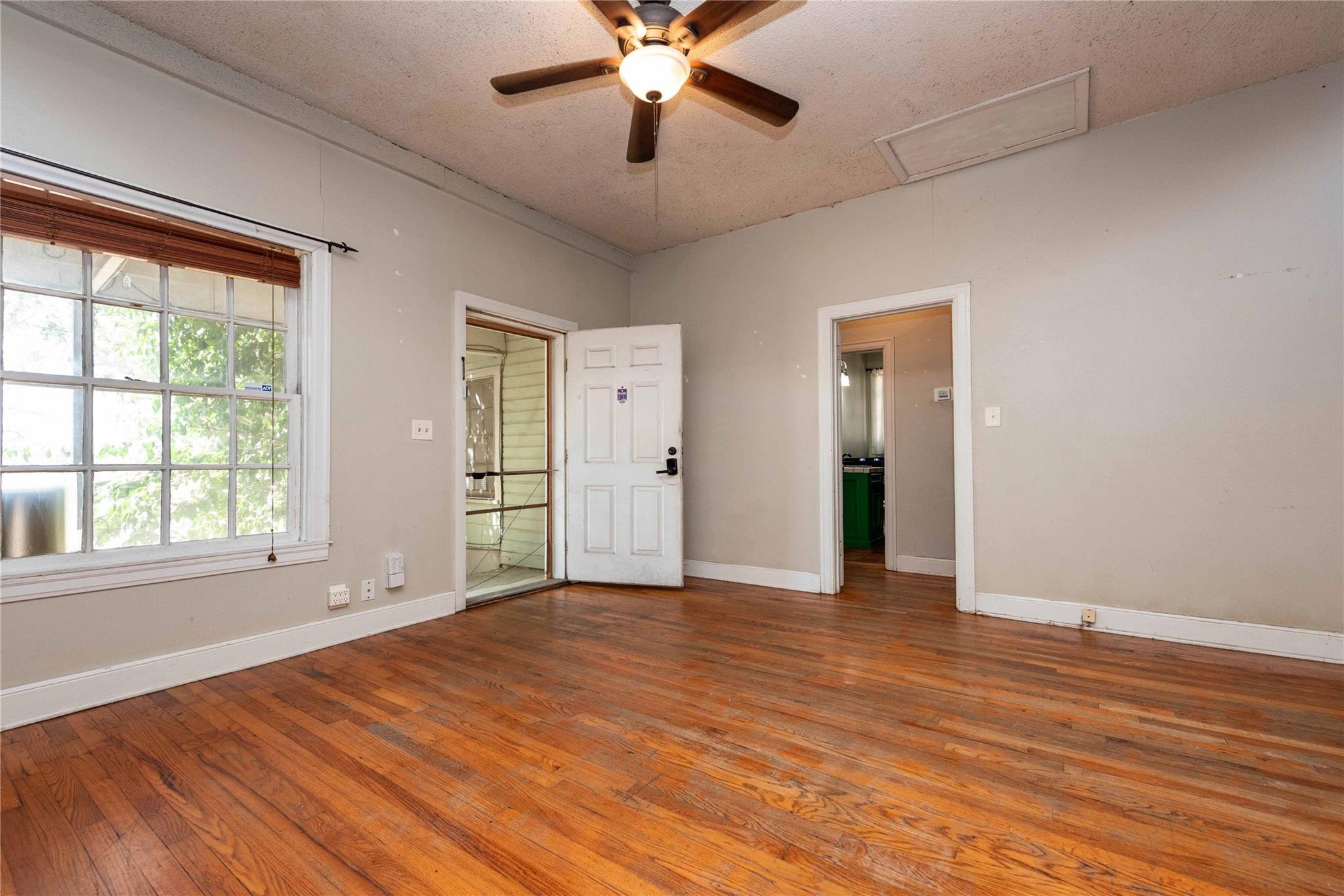 218 W 51st Street St Property Photo 13