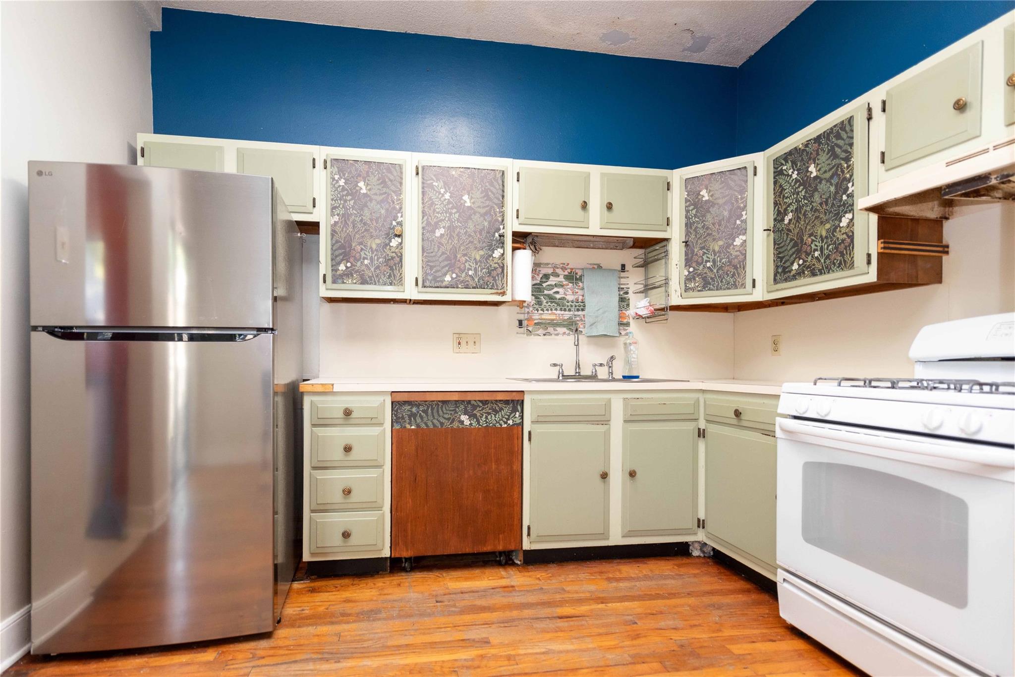 218 W 51st Street St Property Photo 15