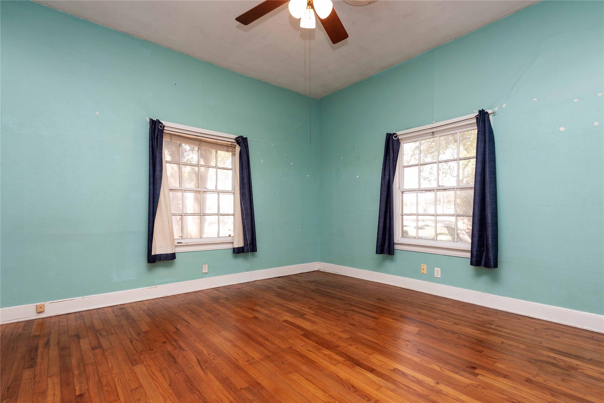 218 W 51st Street St Property Photo 17