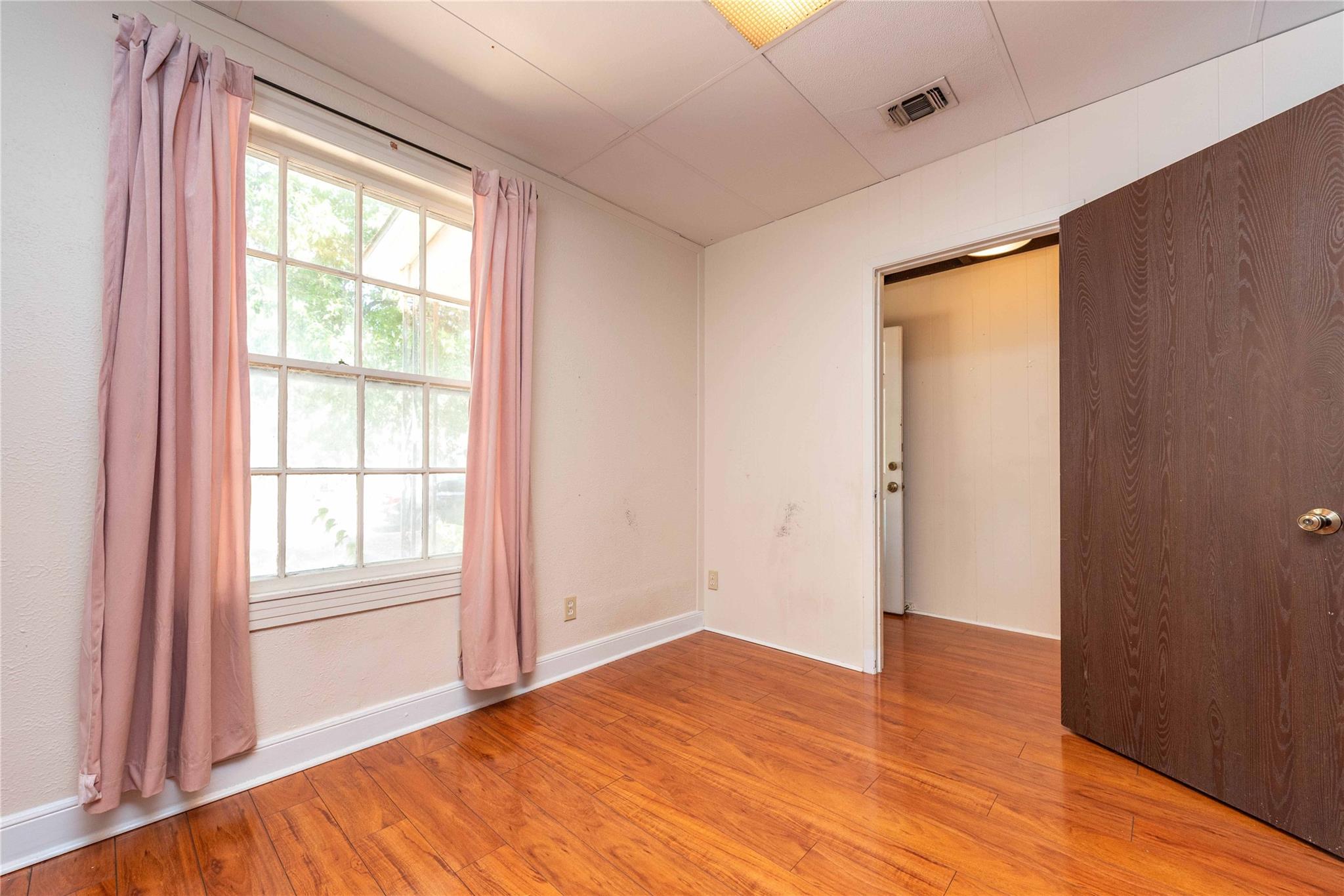 218 W 51st Street St Property Photo 31