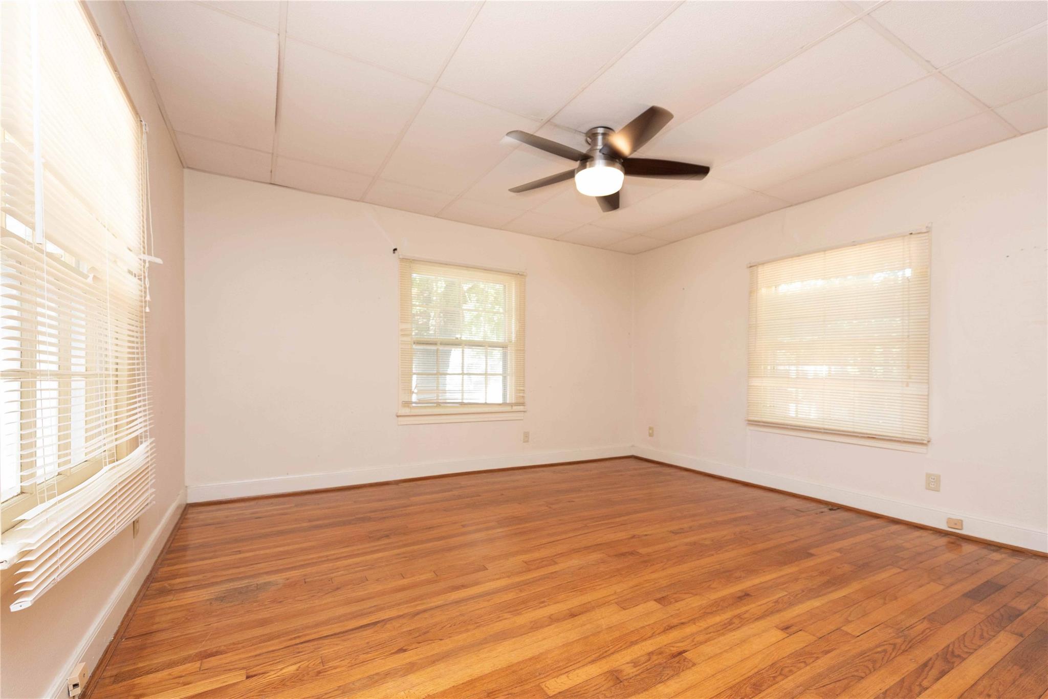 218 W 51st Street St Property Photo 33