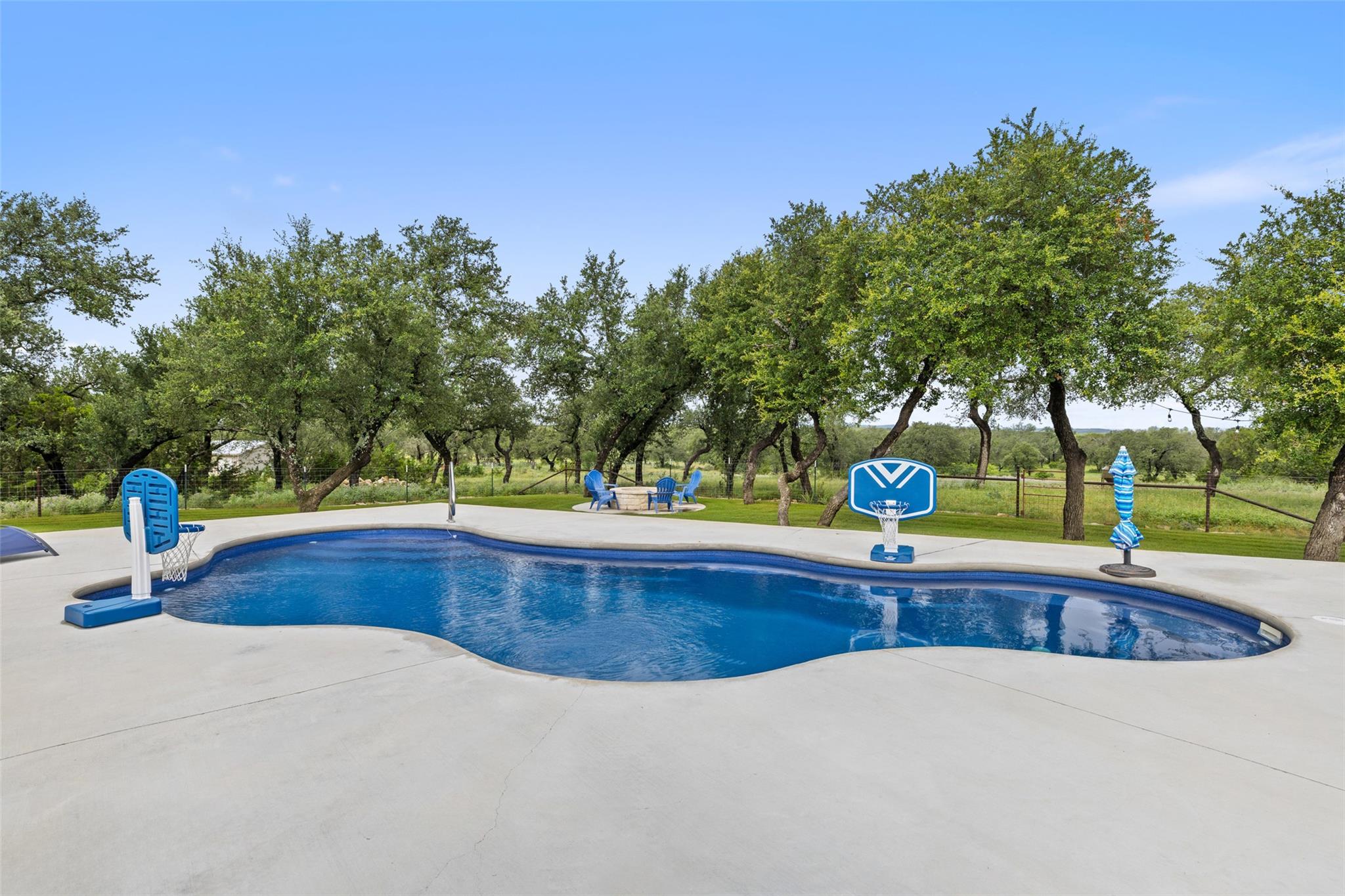 210 Levon Ln Property Photo 19