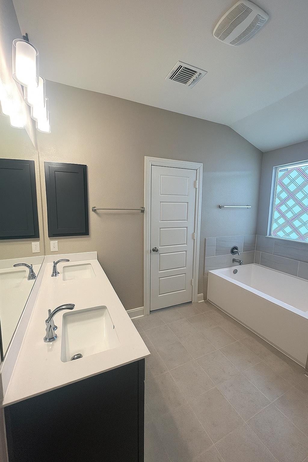 4600 Colmar Dr Property Photo 16