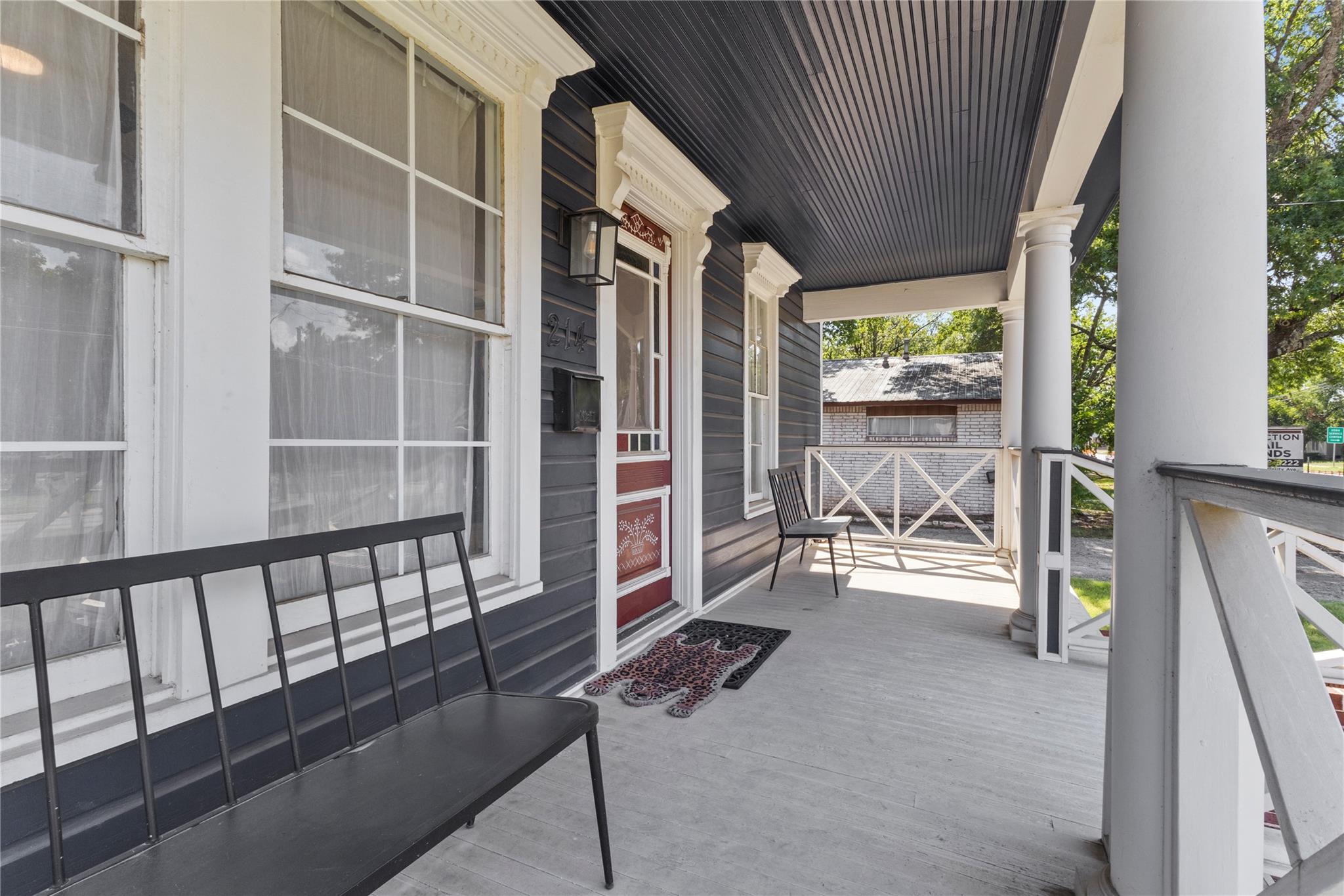 214 W University Ave Property Photo 3