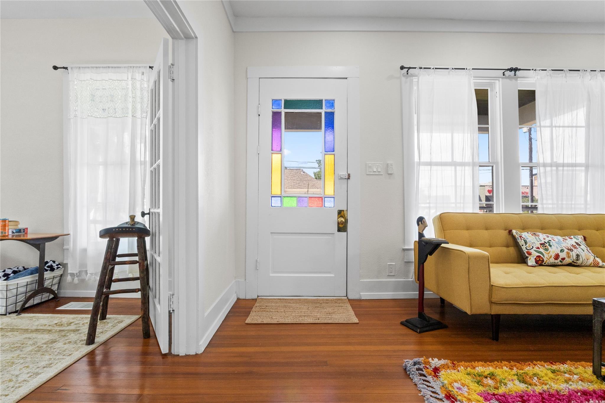 214 W University Ave Property Photo 4