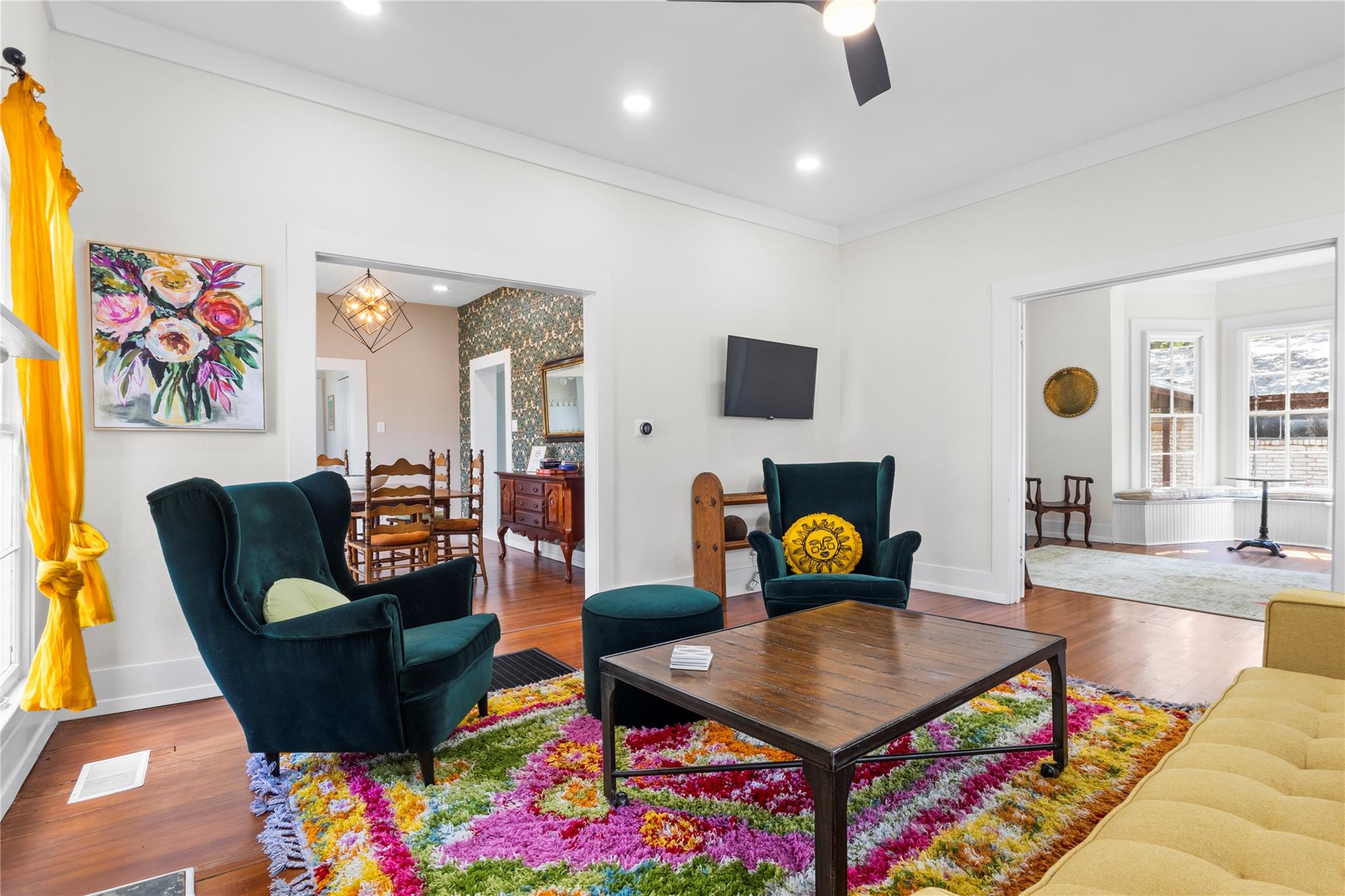 214 W University Ave Property Photo 6