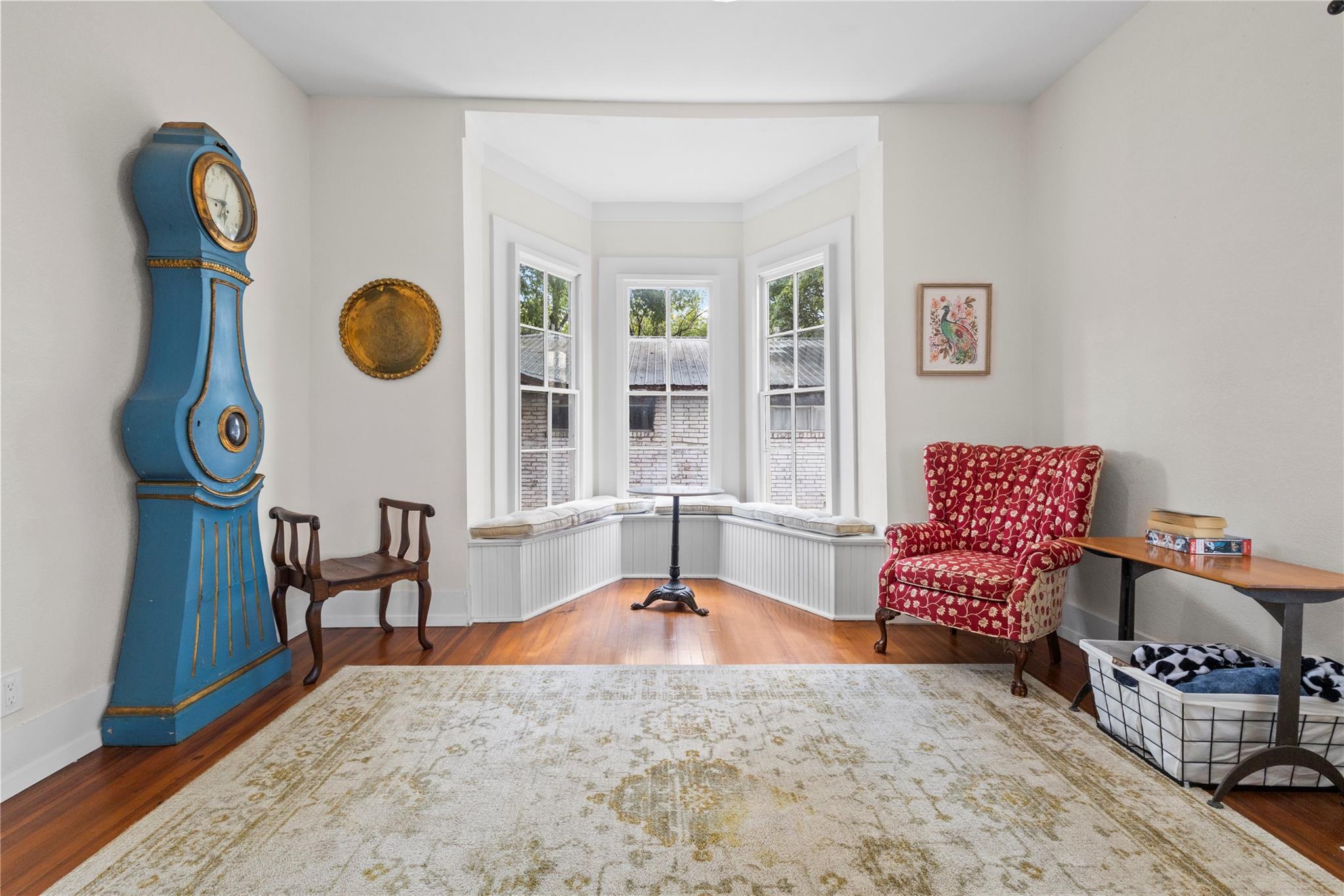 214 W University Ave Property Photo 9