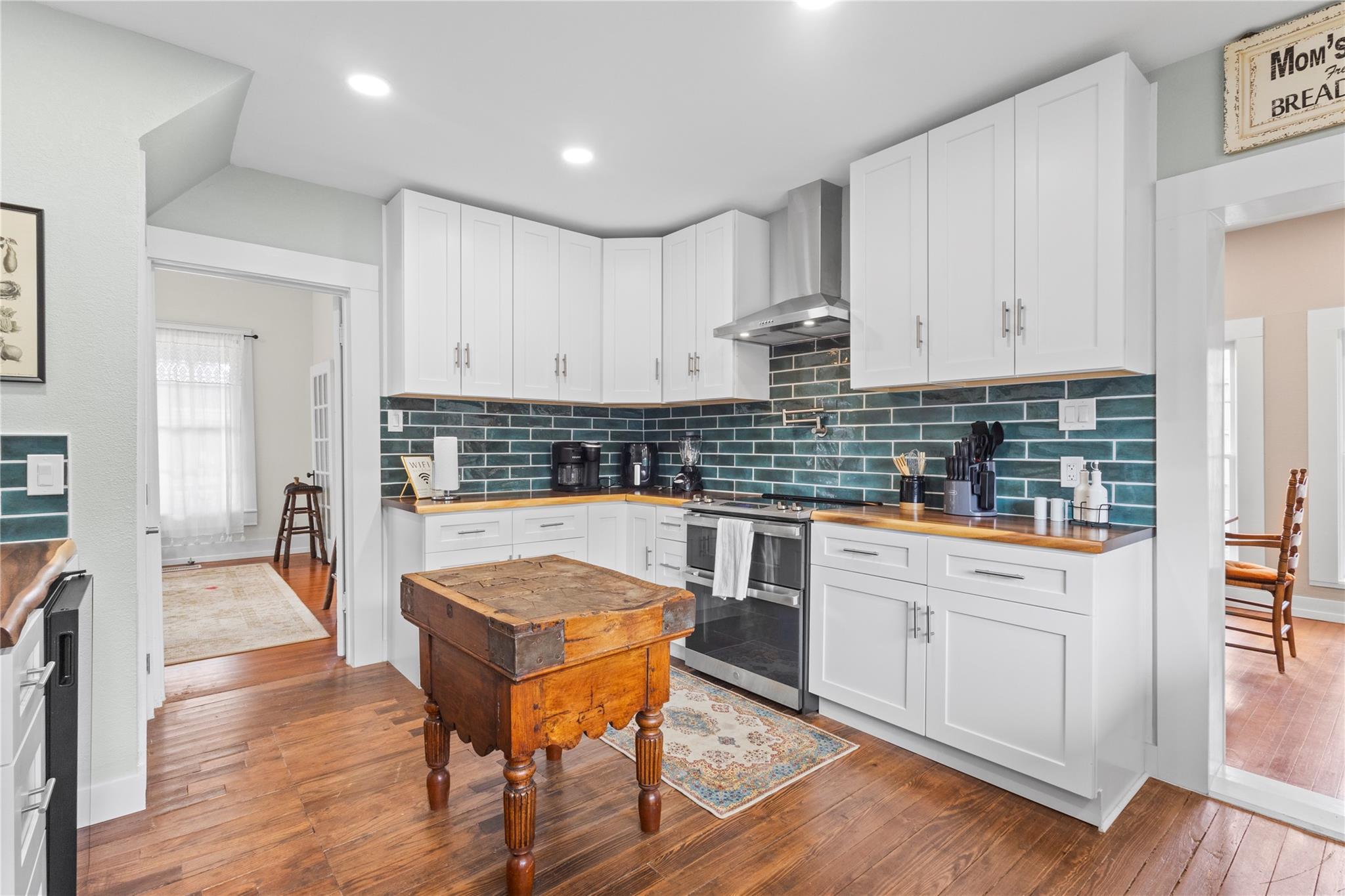 214 W University Ave Property Photo 13