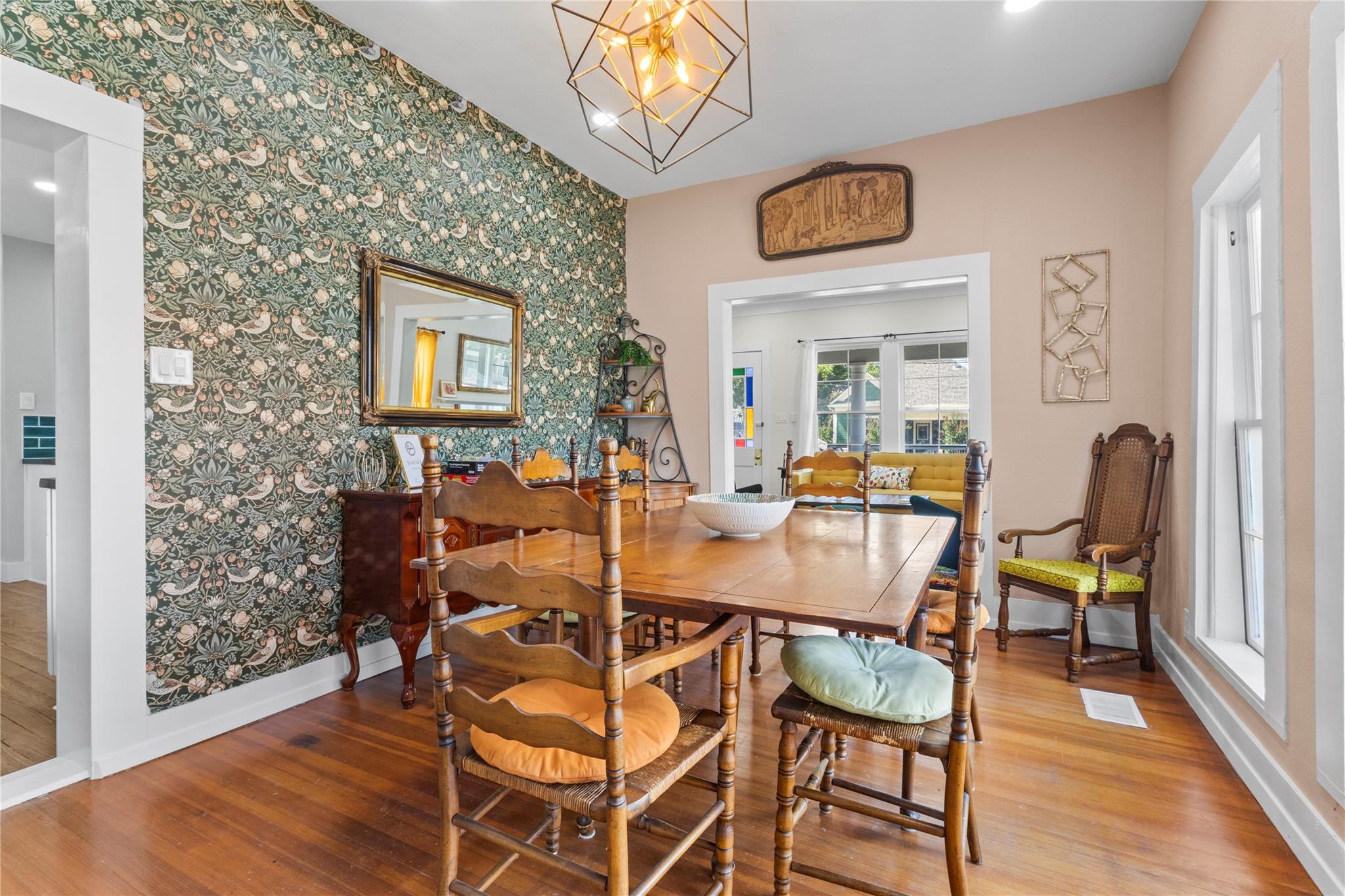 214 W University Ave Property Photo 15