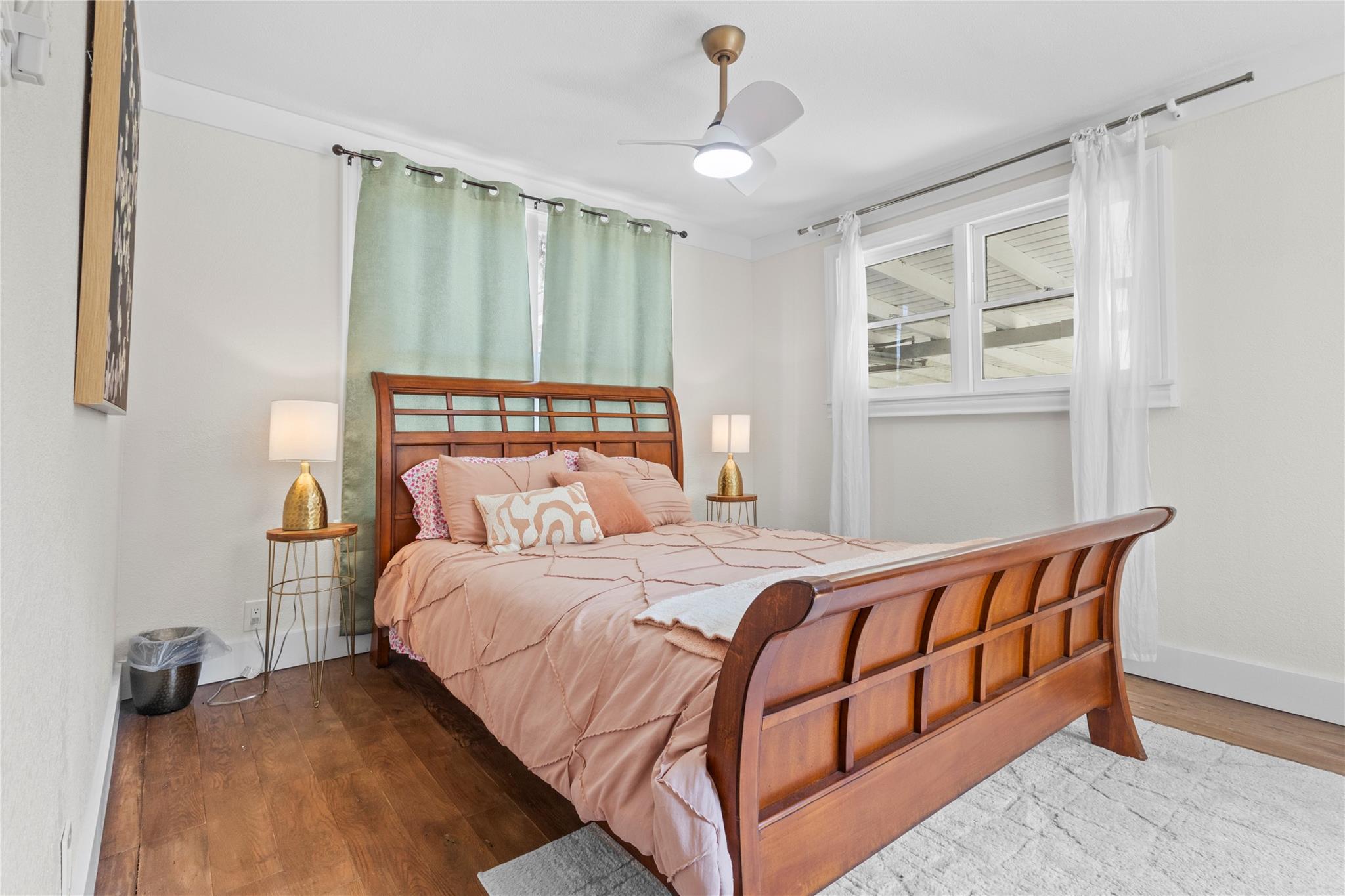 214 W University Ave Property Photo 18