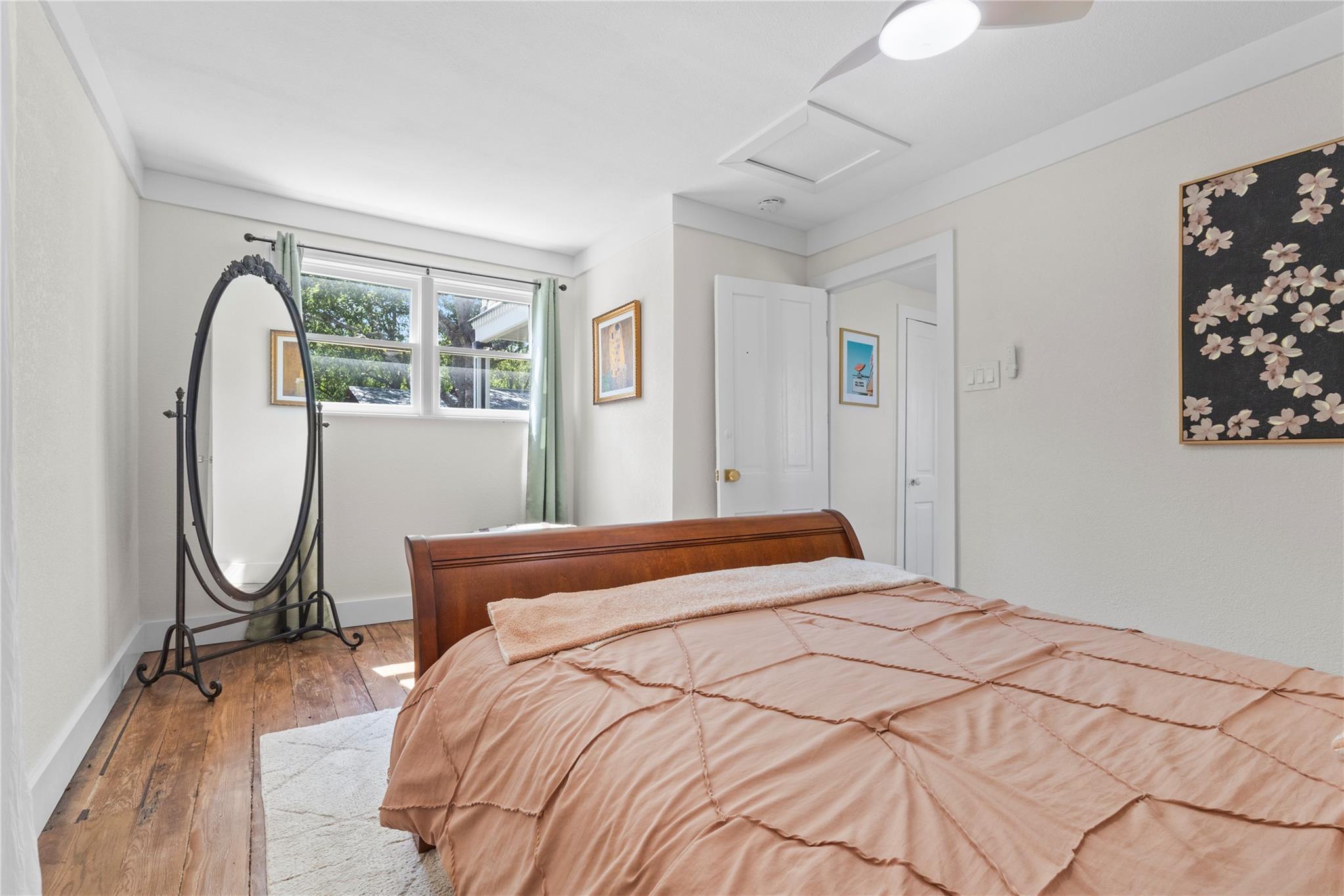 214 W University Ave Property Photo 19