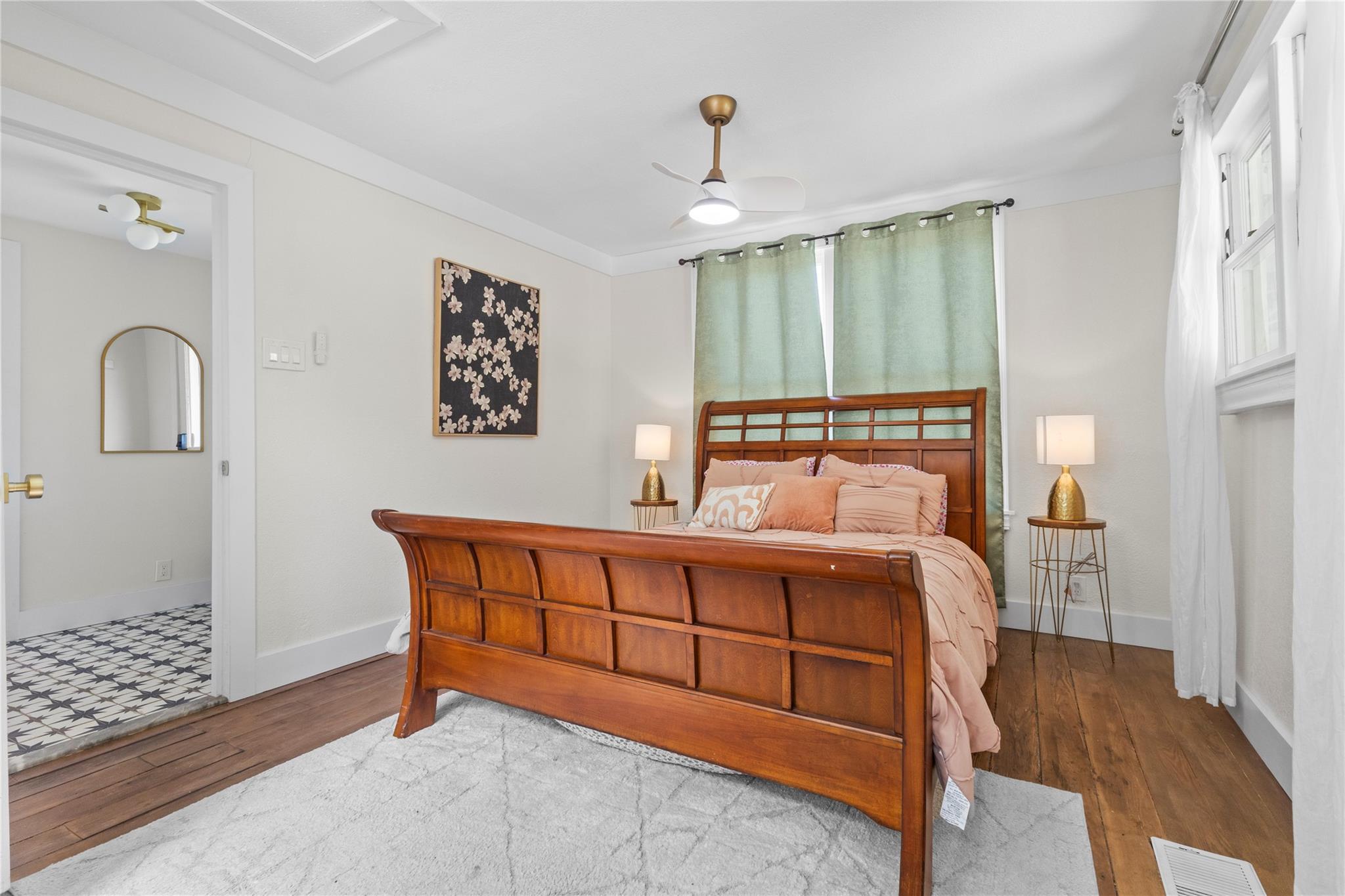 214 W University Ave Property Photo 20