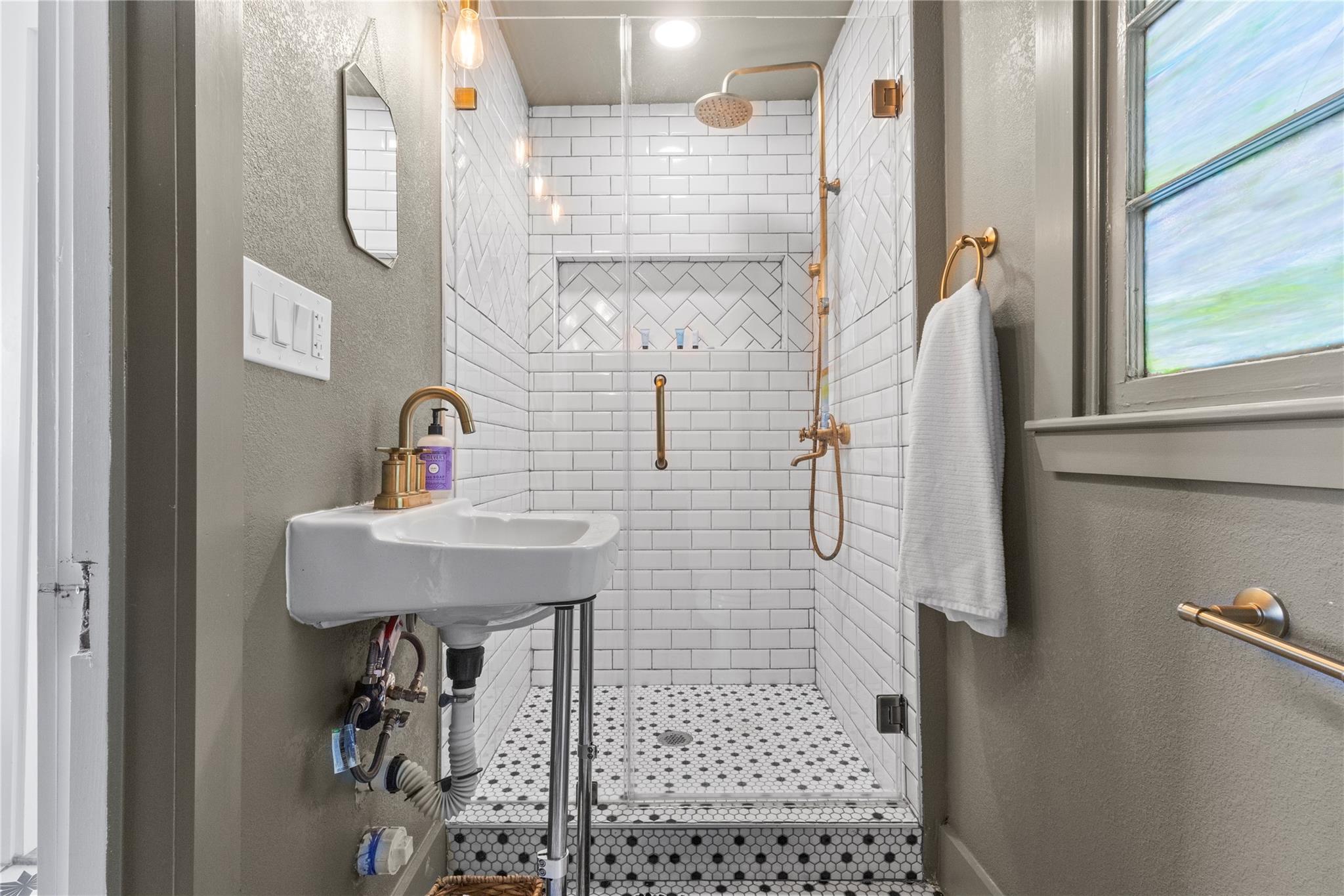 214 W University Ave Property Photo 21