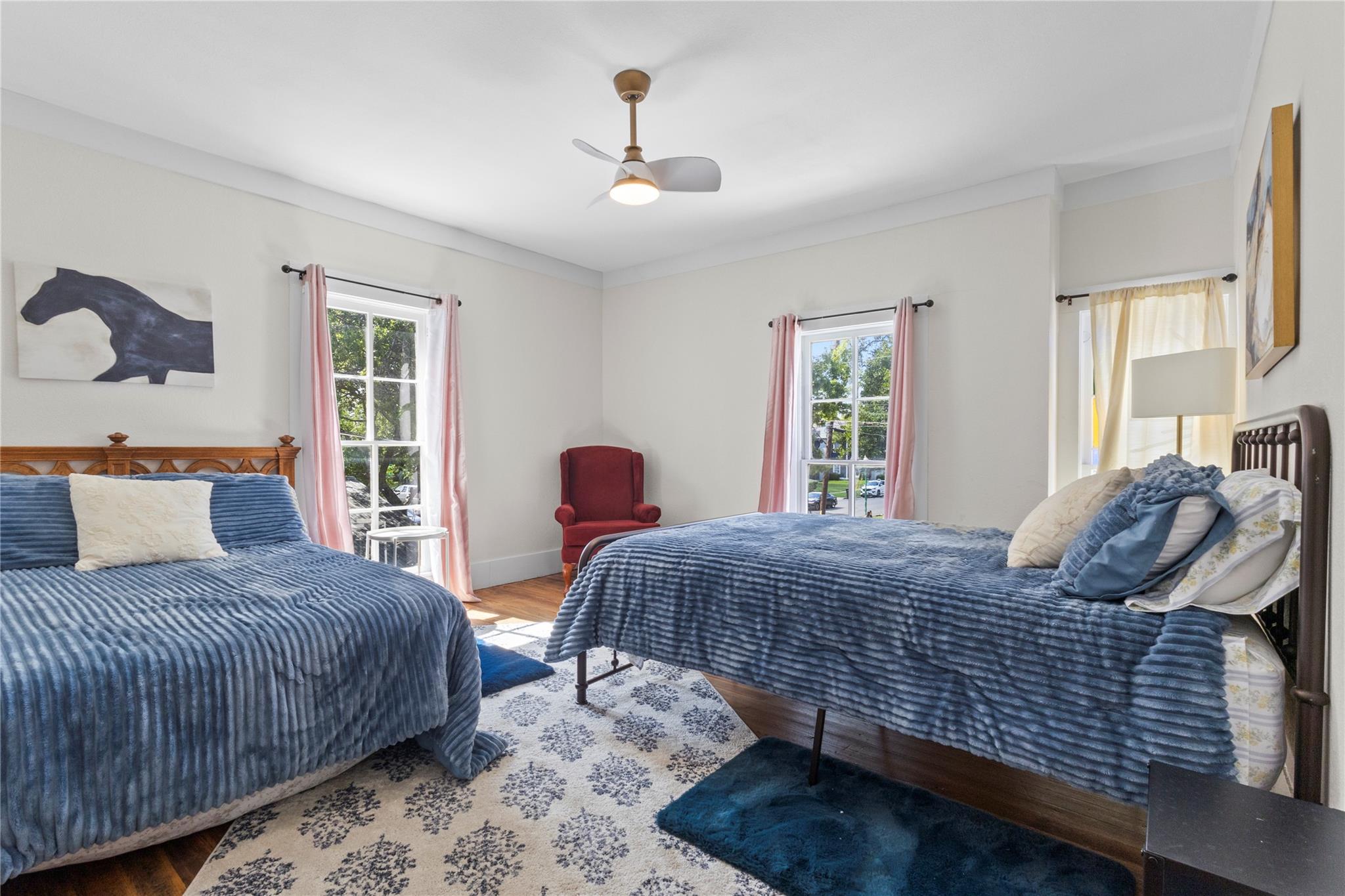 214 W University Ave Property Photo 25