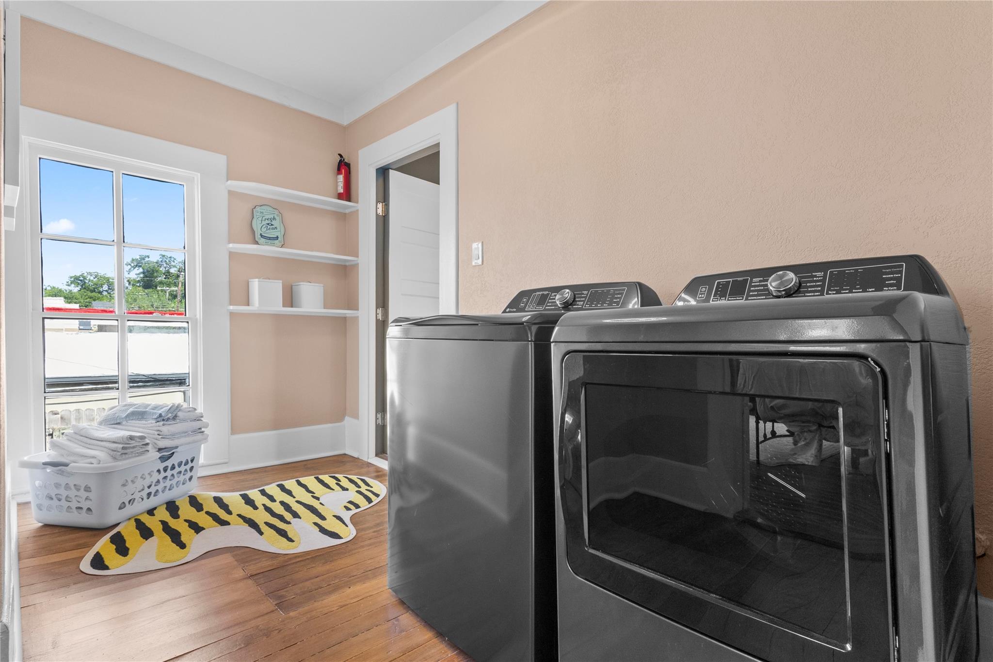 214 W University Ave Property Photo 26