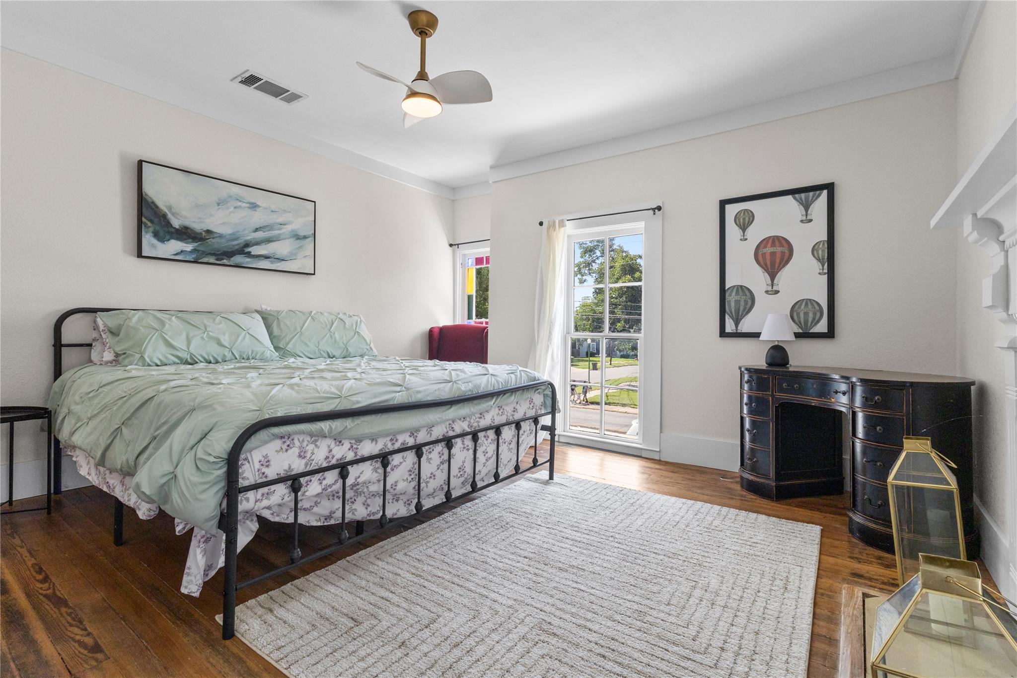 214 W University Ave Property Photo 27