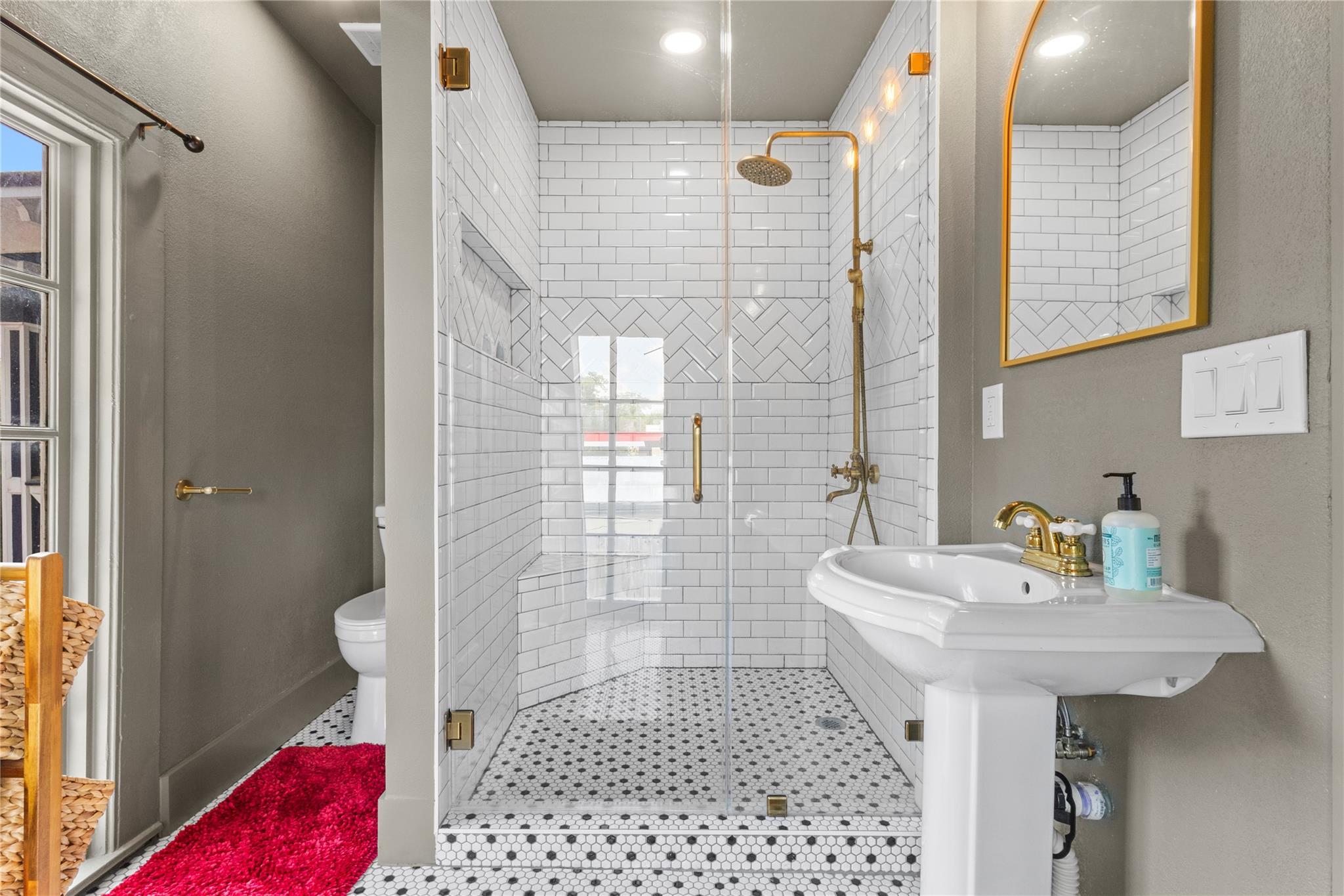 214 W University Ave Property Photo 29