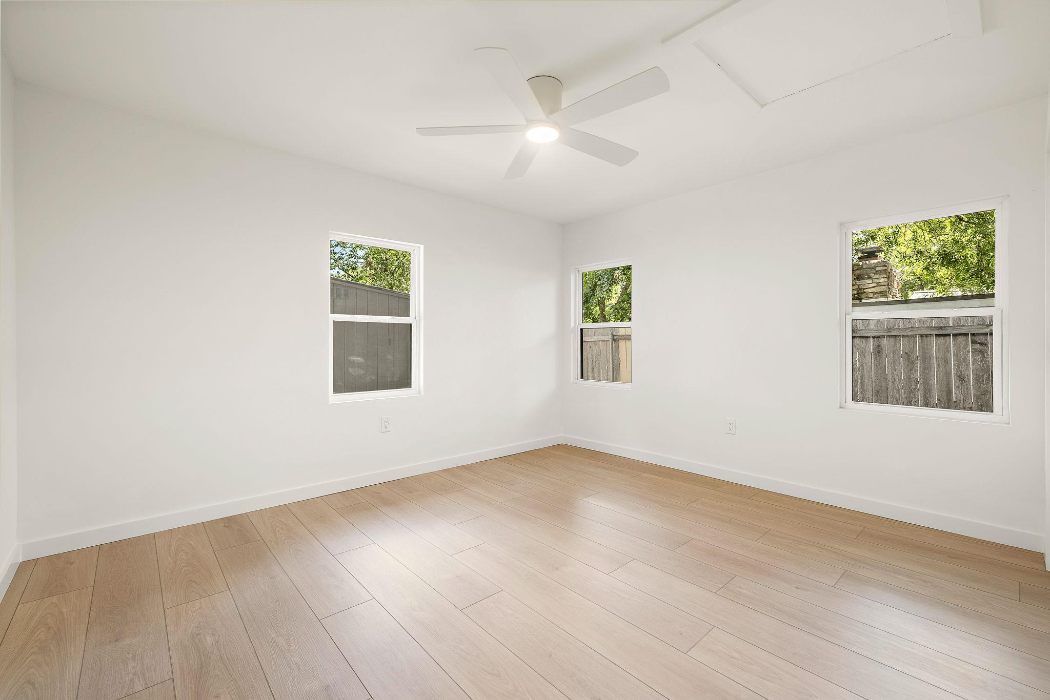 1400 Glencrest Dr Property Photo 17