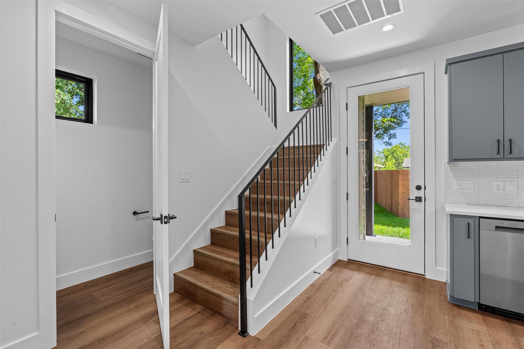 1402 Beckett St Property Photo 8