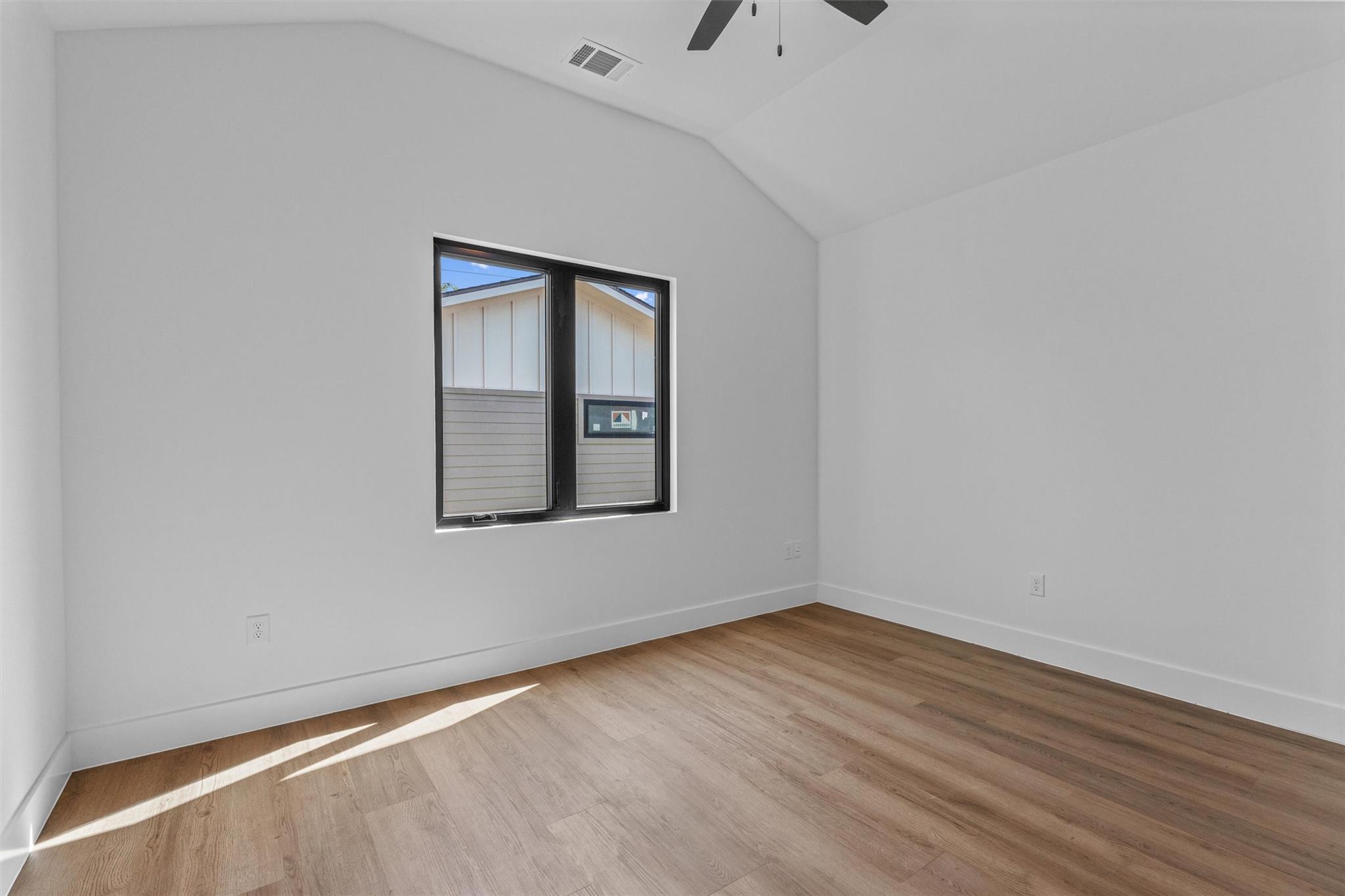 1402 Beckett St Property Photo 17