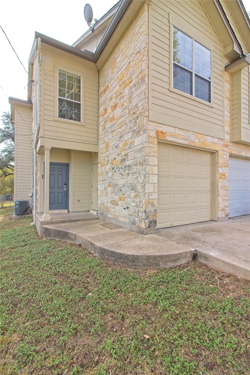 2903 Whisper Oaks Rd D Property Photo 2