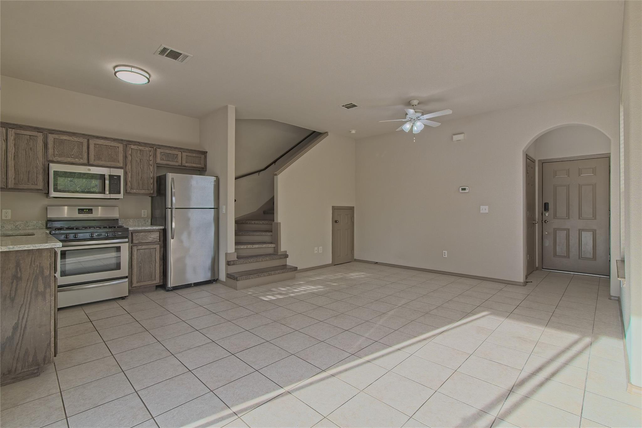2903 Whisper Oaks Rd D Property Photo 4
