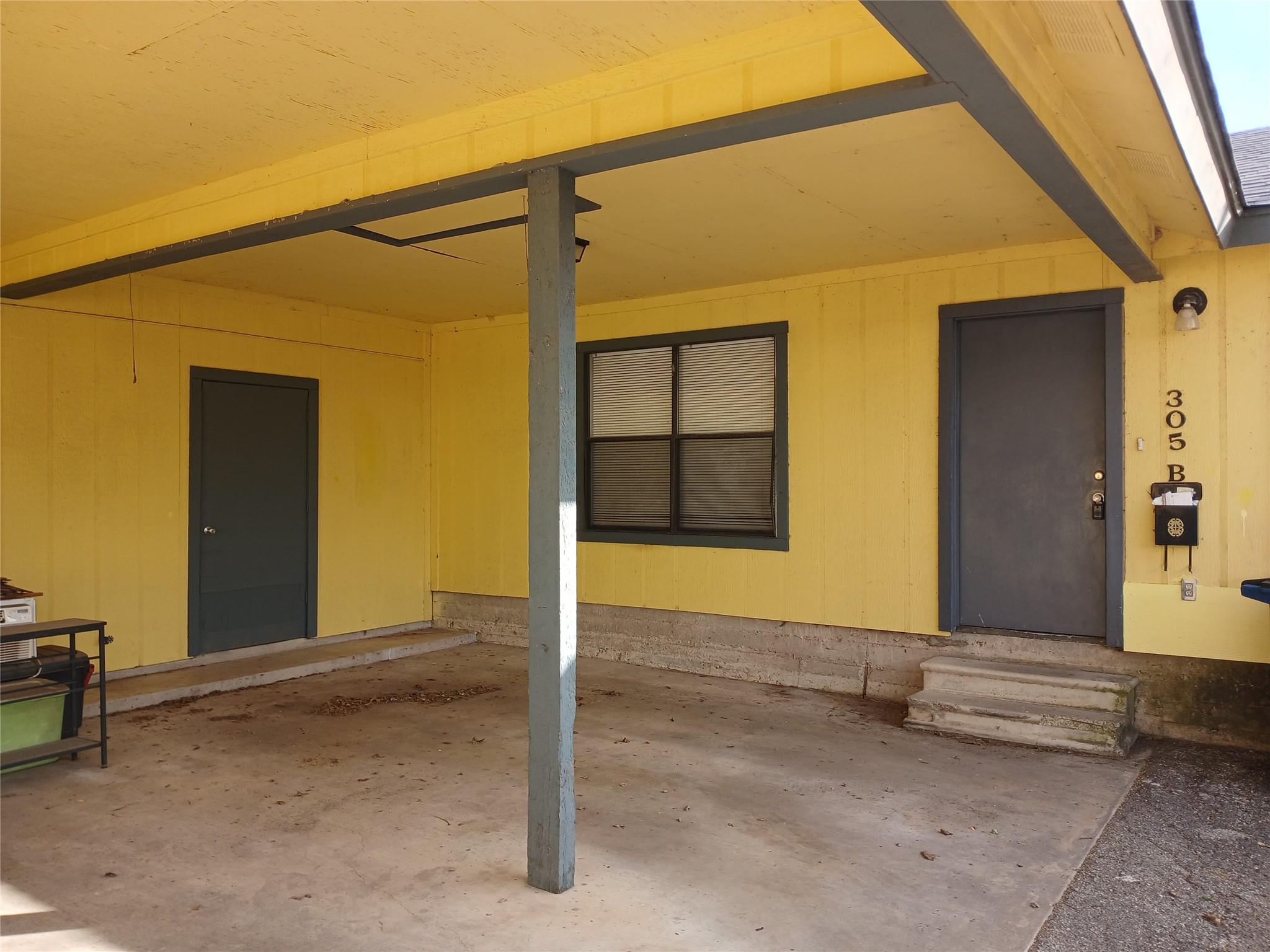 305 Franklin Blvd B Property Photo