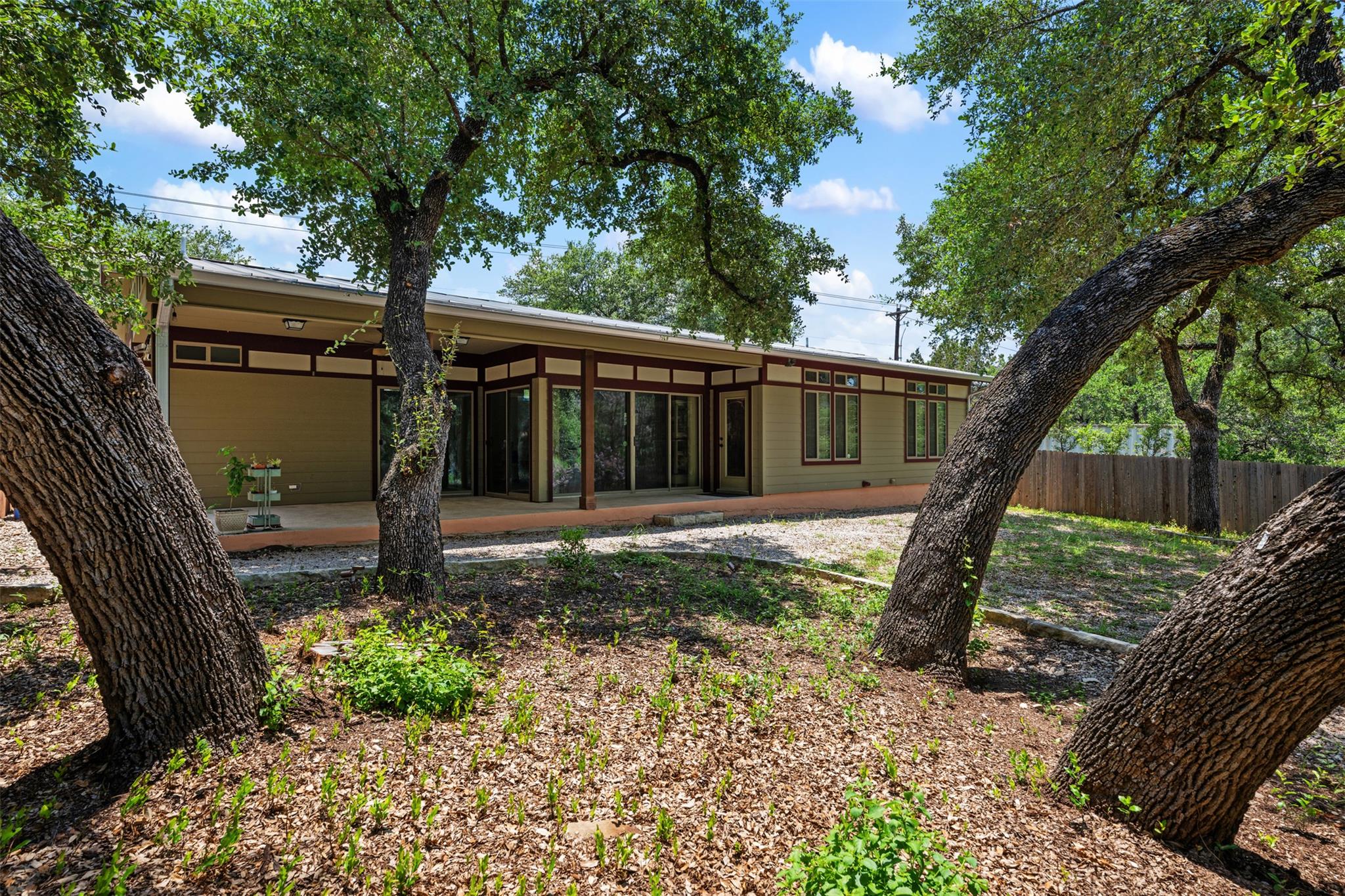 1312 S Quinlan Park Rd Property Photo