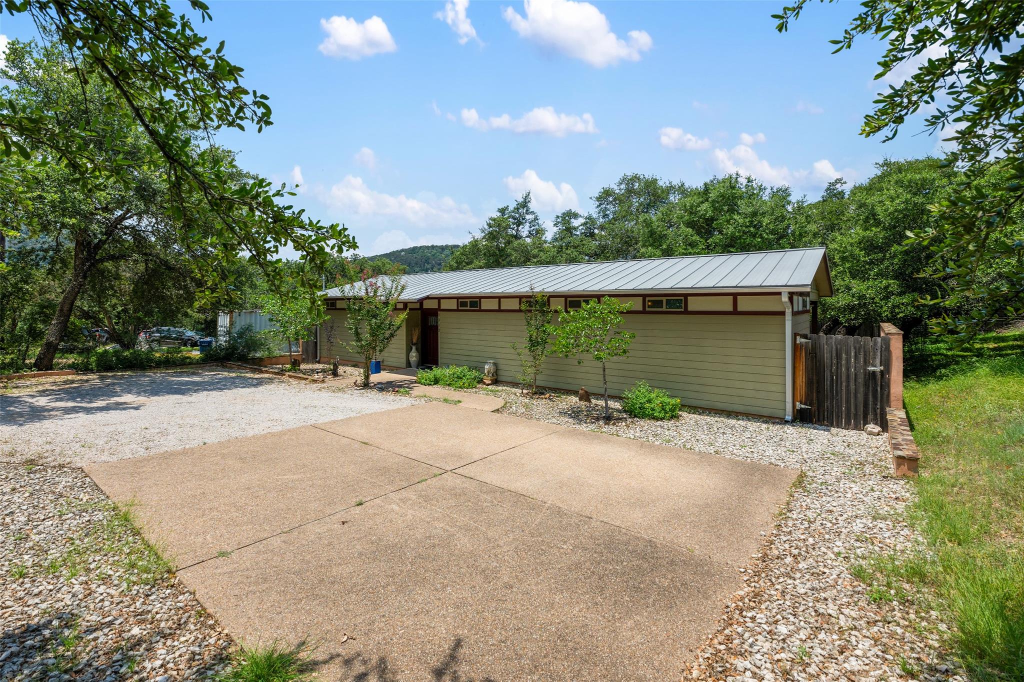 1312 S Quinlan Park Rd Property Photo 4