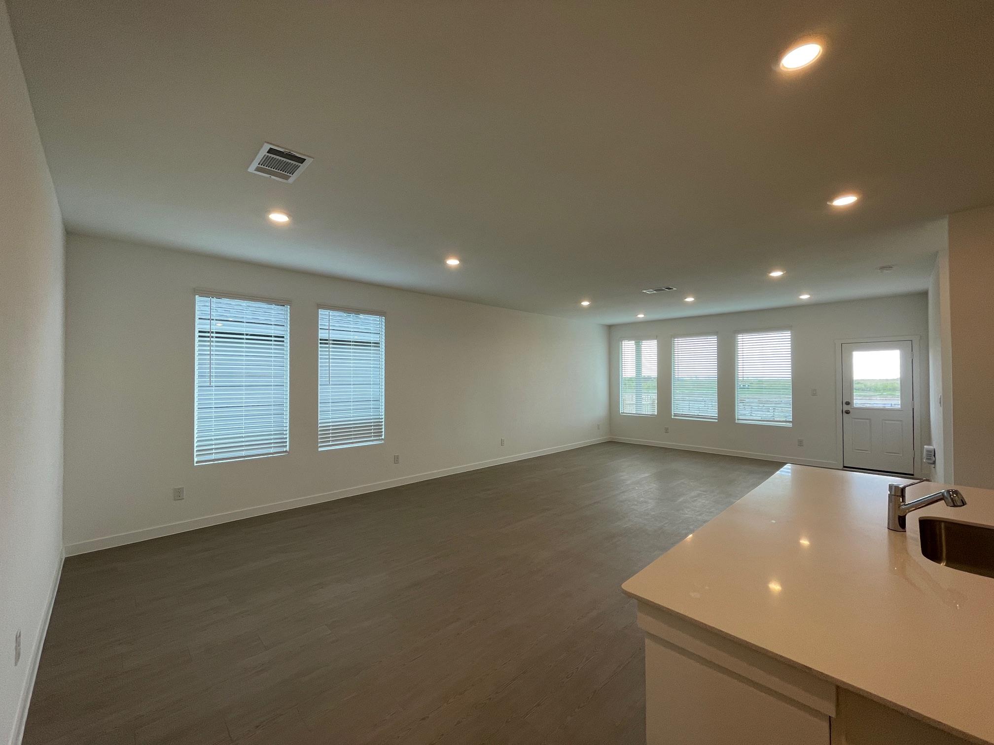 433 Sormonne Loop Property Photo 2