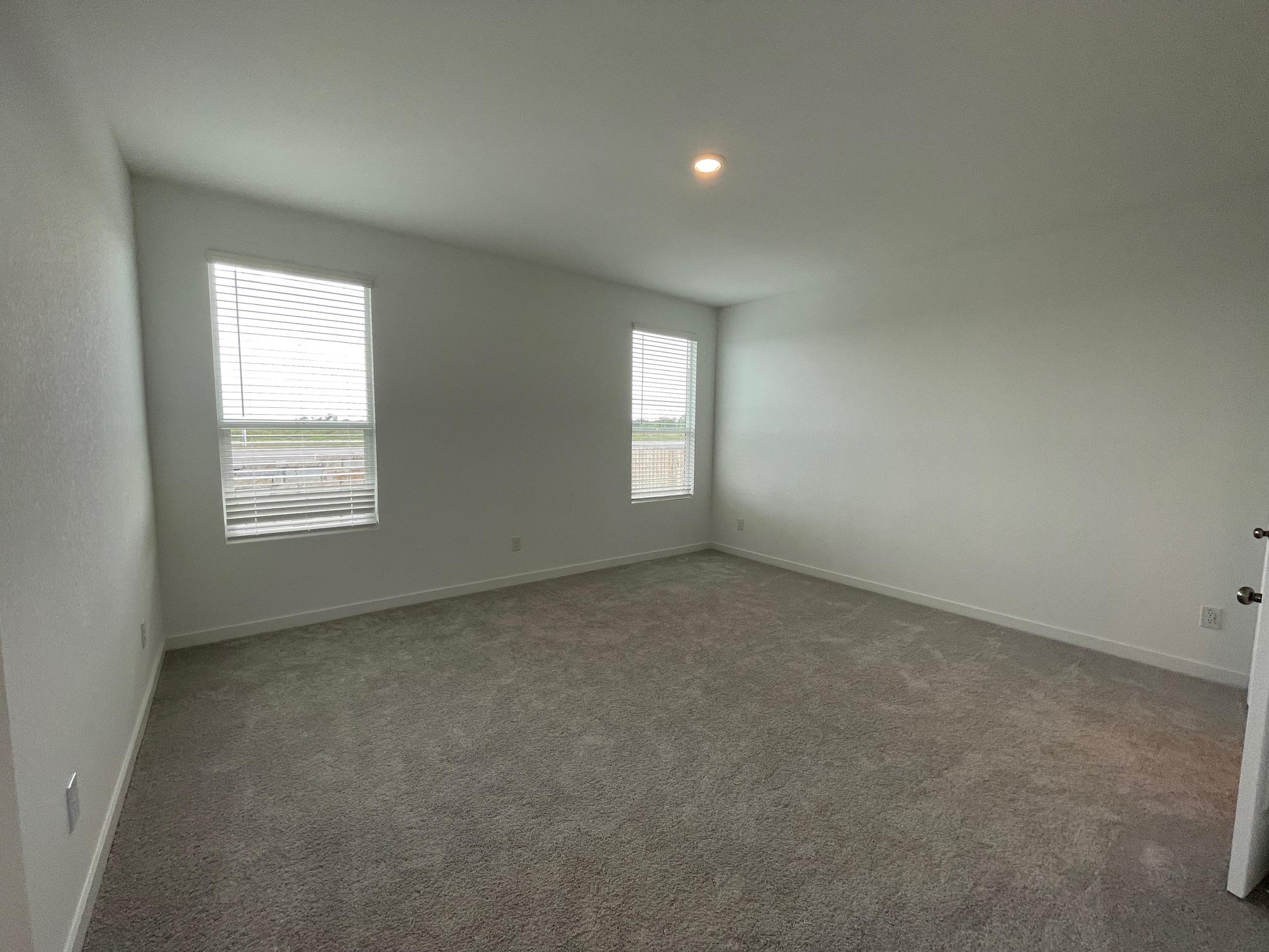 433 Sormonne Loop Property Photo 4