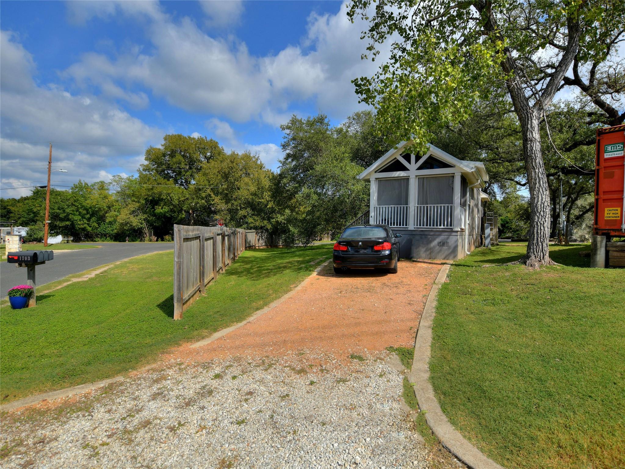 1605 Lancer Ln Property Photo 2