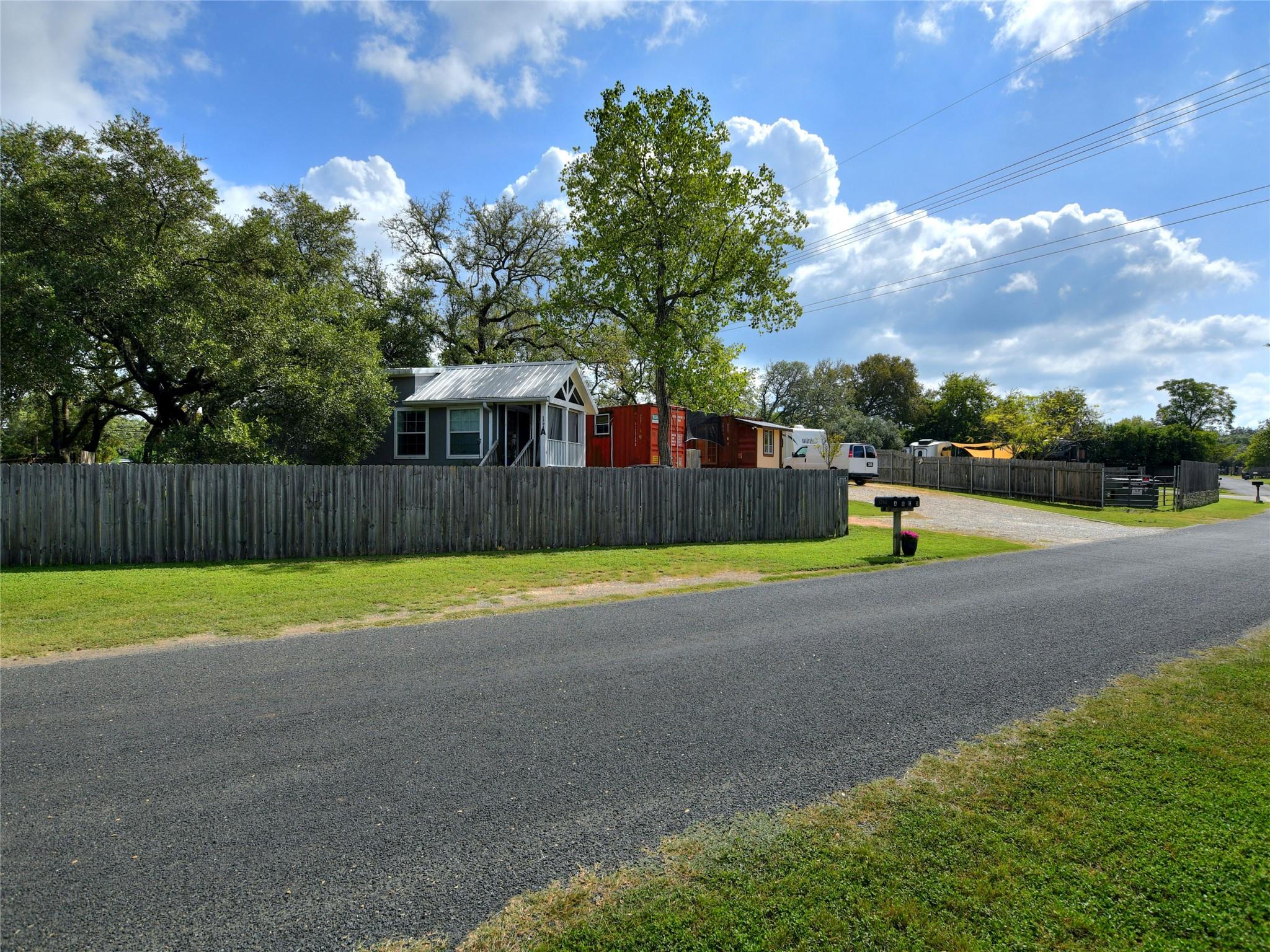 1605 Lancer Ln Property Photo 3