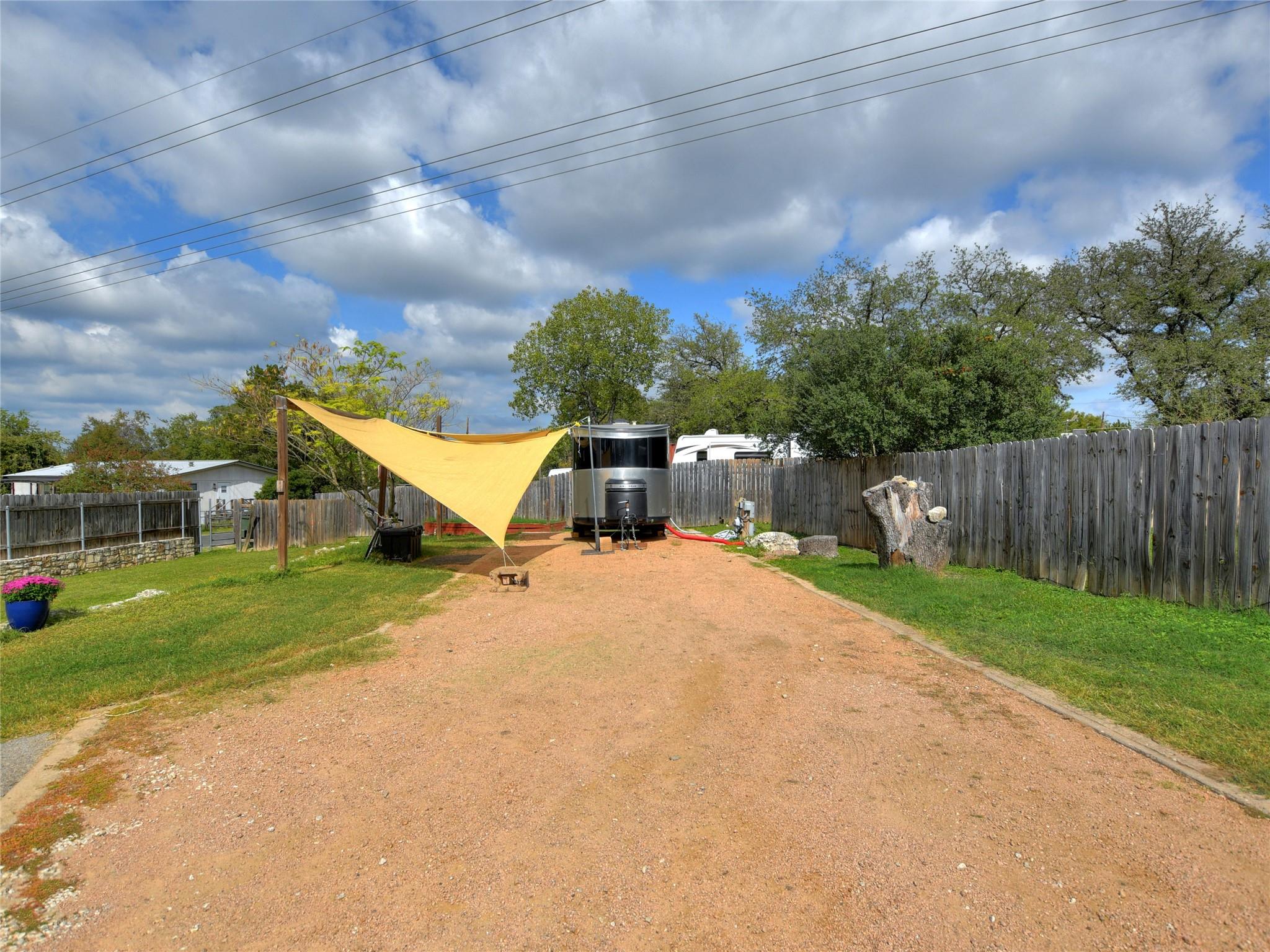 1605 Lancer Ln Property Photo 4