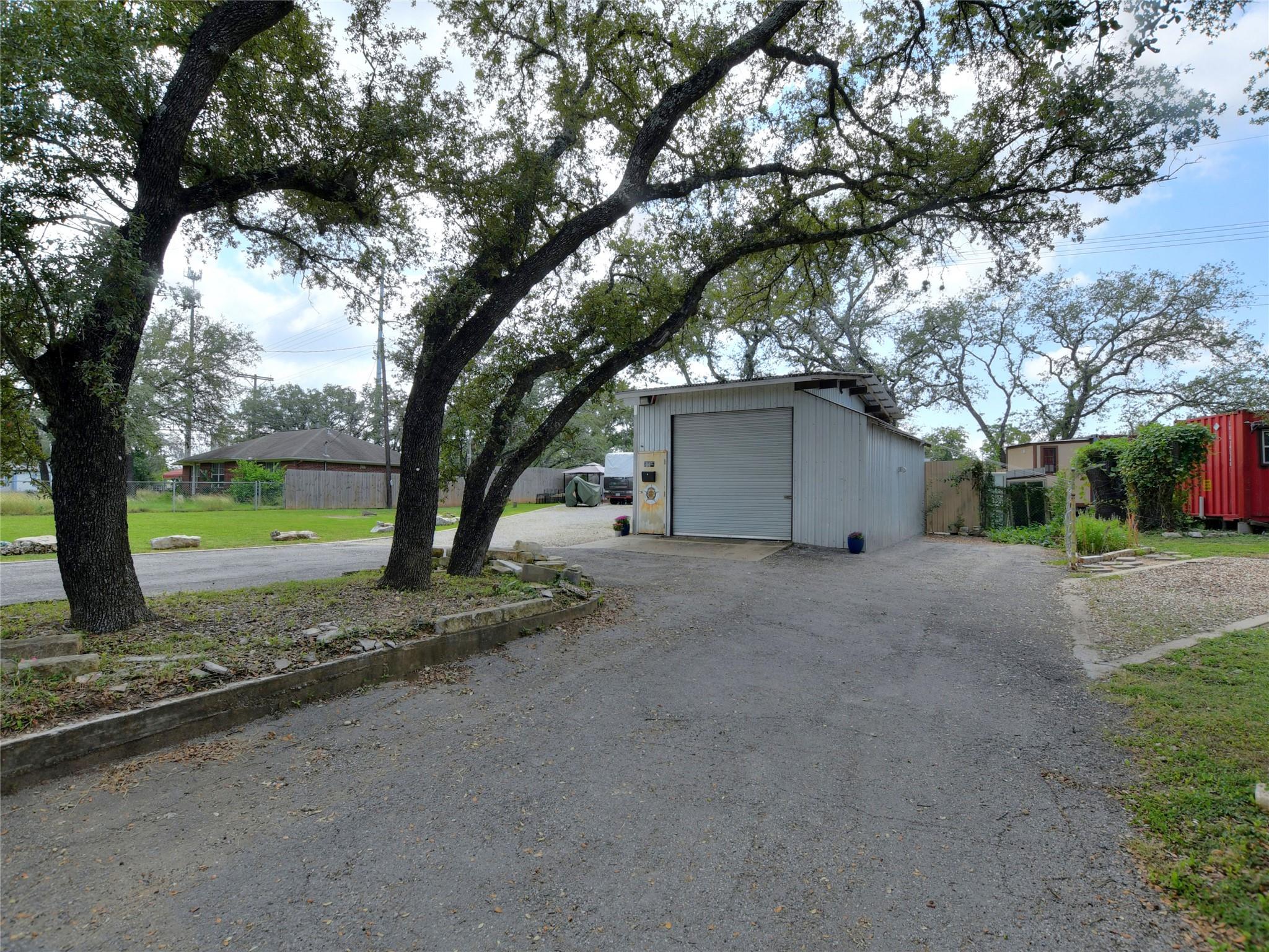1605 Lancer Ln Property Photo 9