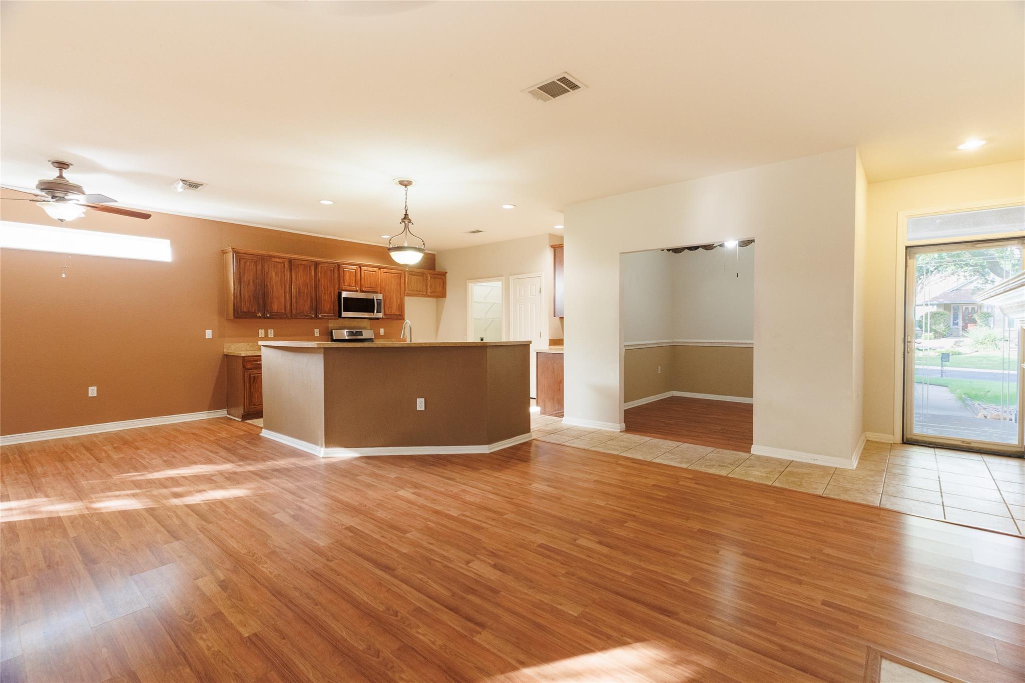 225 Red Poppy Trl Property Photo 4