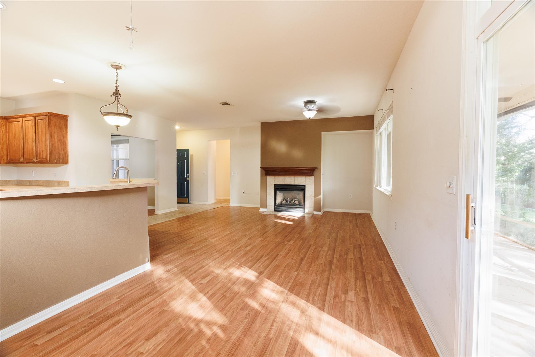 225 Red Poppy Trl Property Photo 5