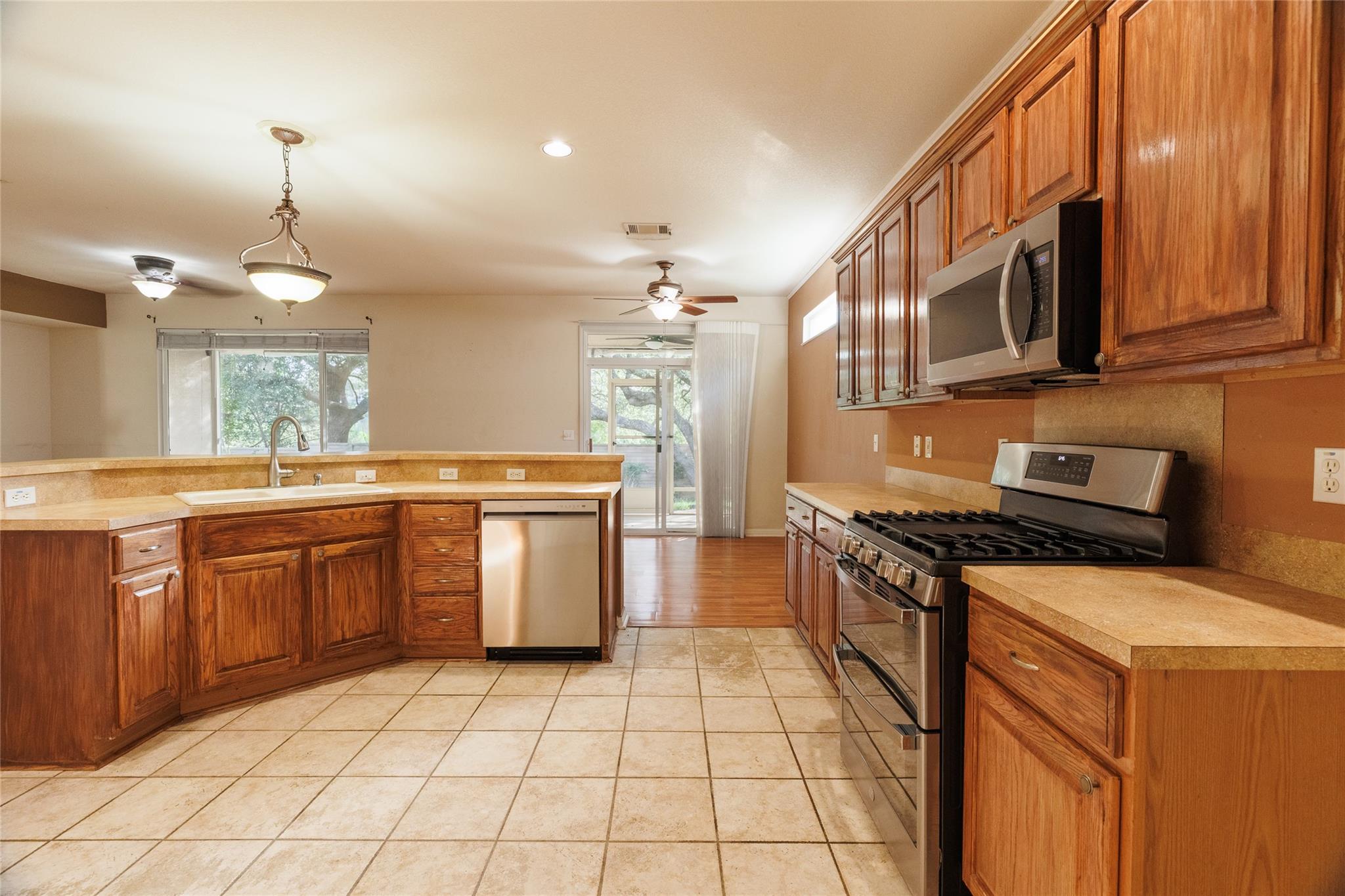 225 Red Poppy Trl Property Photo 11