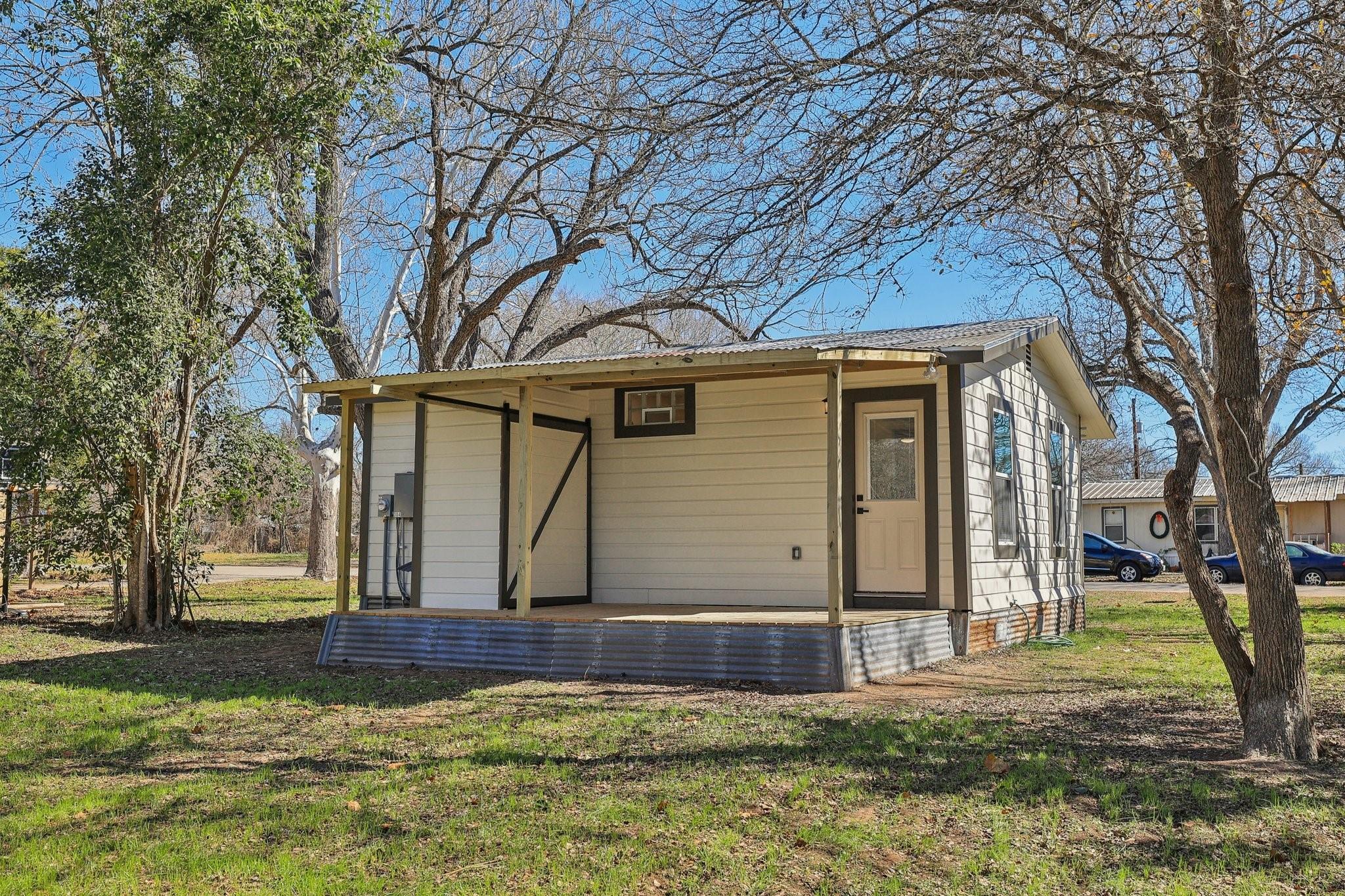 304 Harris St Property Photo 4