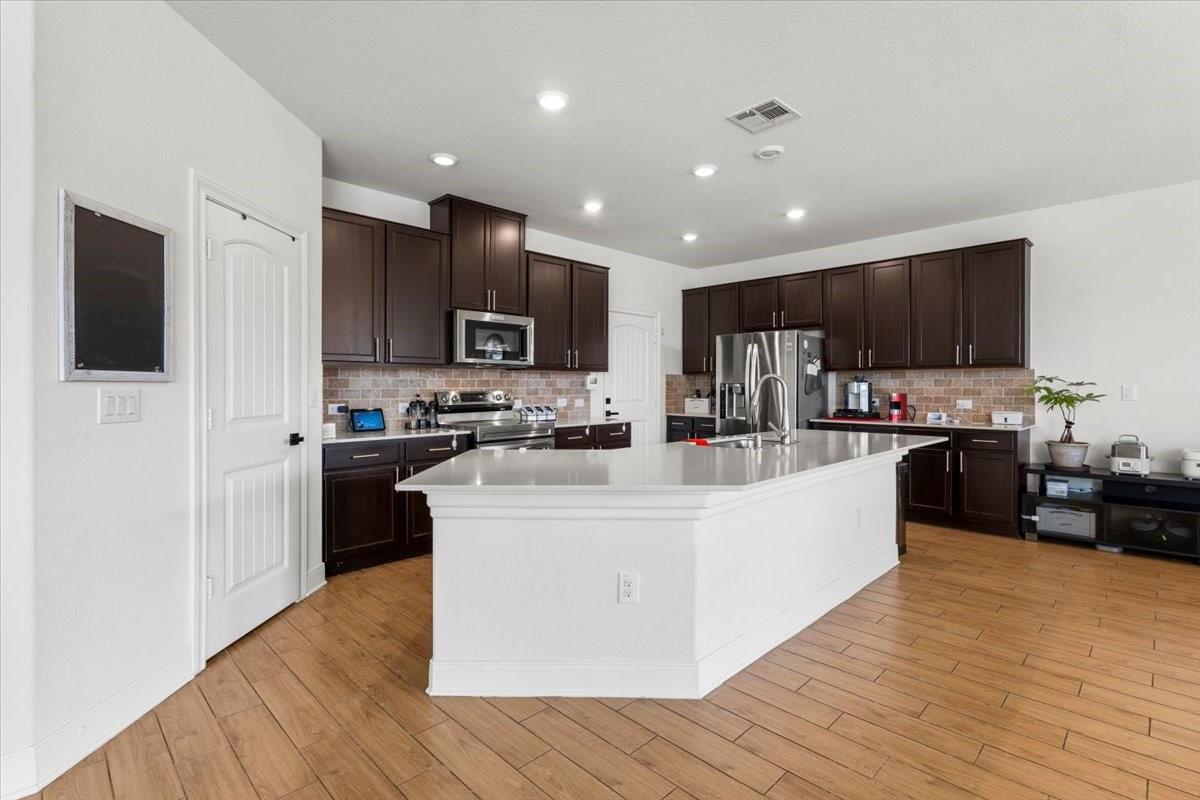 6713 Ondantra Bnd Property Photo 3