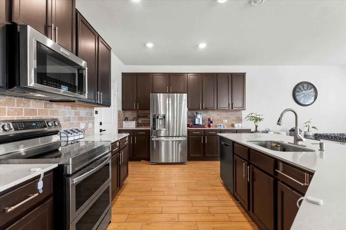 6713 Ondantra Bnd Property Photo 4